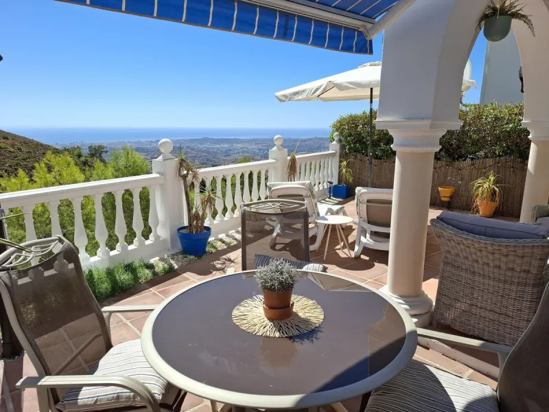 Charming 2-Bedroom Townhouse with Panoramic Views in Pueblo Valtocado, Mijas