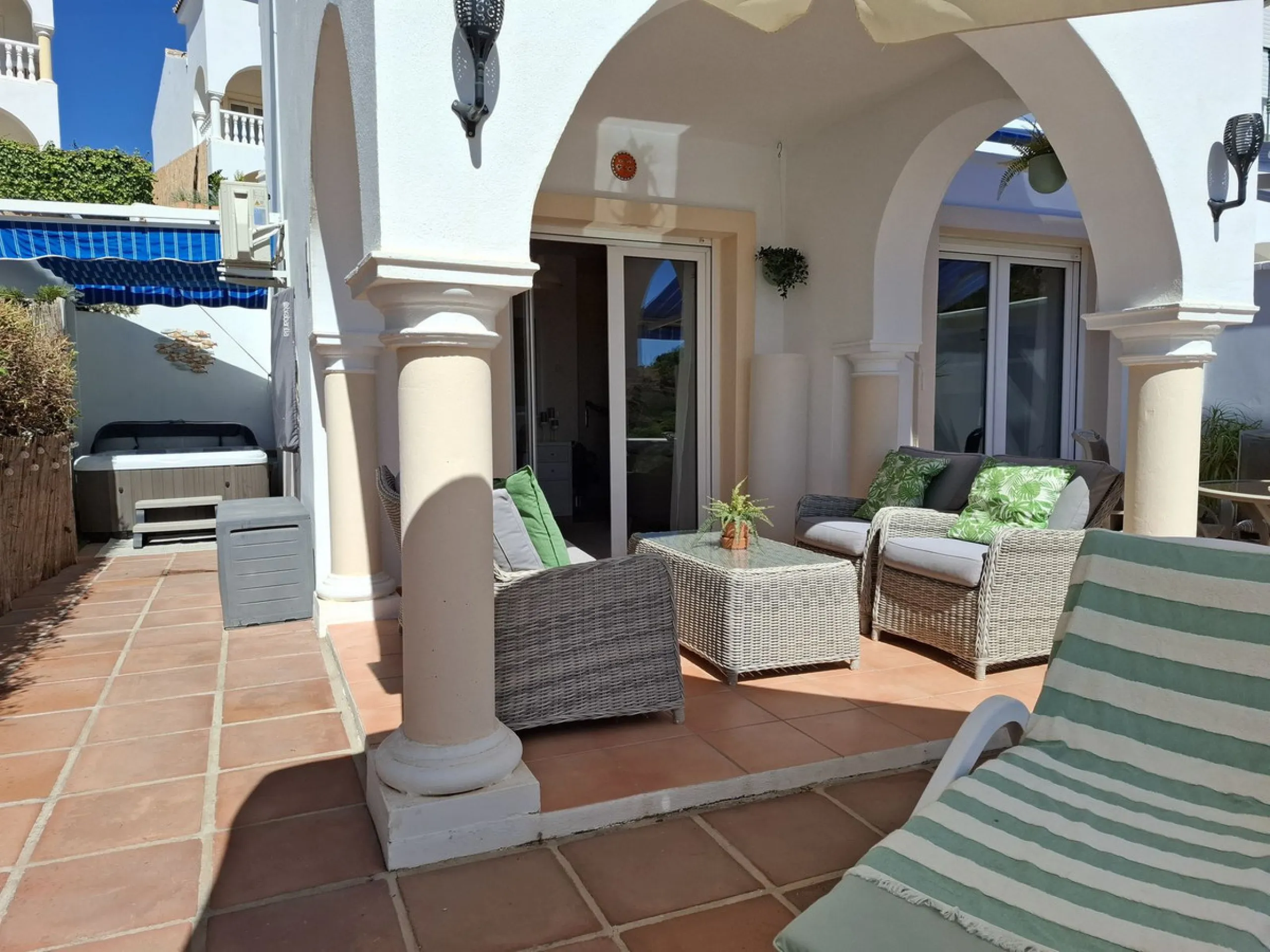 Charming 2-Bedroom Townhouse with Panoramic Views in Pueblo Valtocado, Mijas