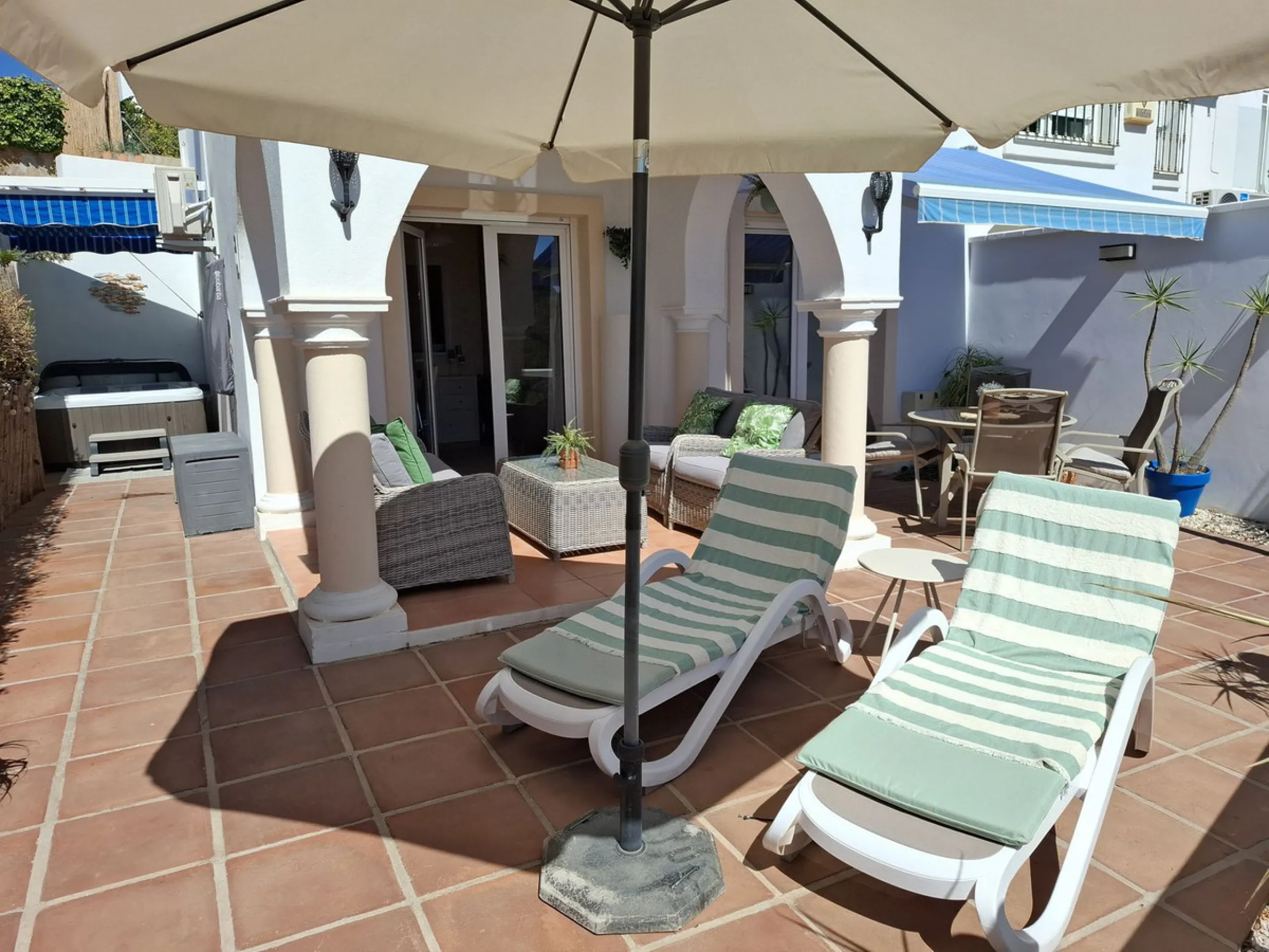 Charming 2-Bedroom Townhouse with Panoramic Views in Pueblo Valtocado, Mijas