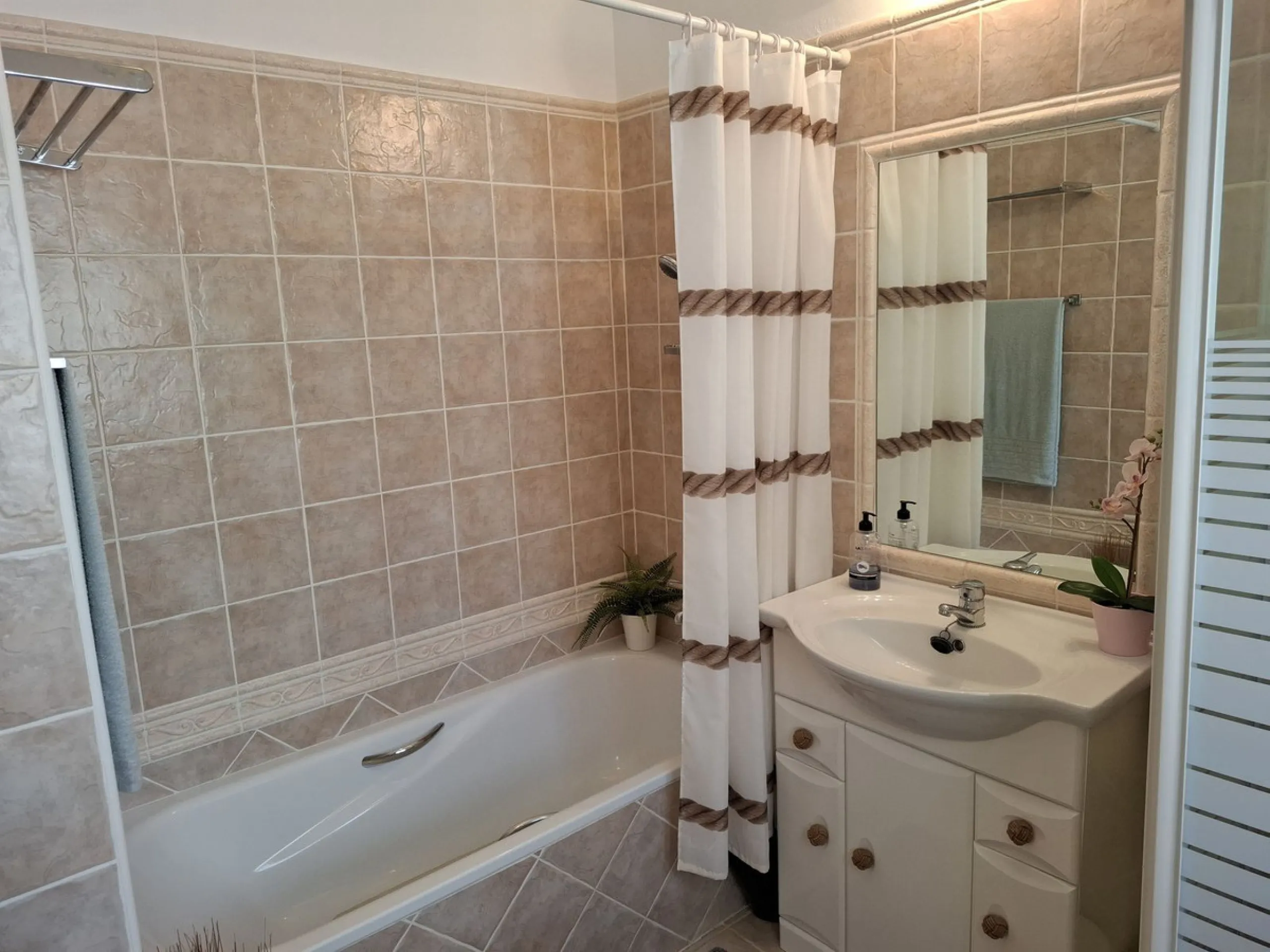 Charming 2-Bedroom Townhouse with Panoramic Views in Pueblo Valtocado, Mijas