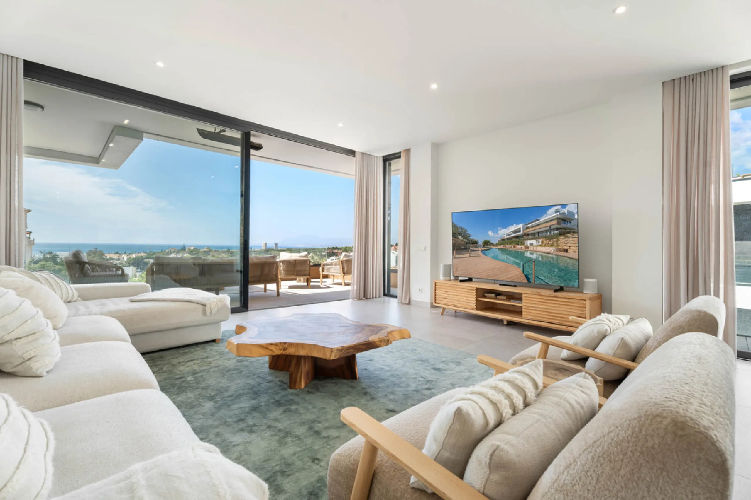 Apartment - Penthouse Duplex в продаже в Marbella, Málaga. В доме 3 спален и 3 ванных комнат. Площадь дома 173 м²
