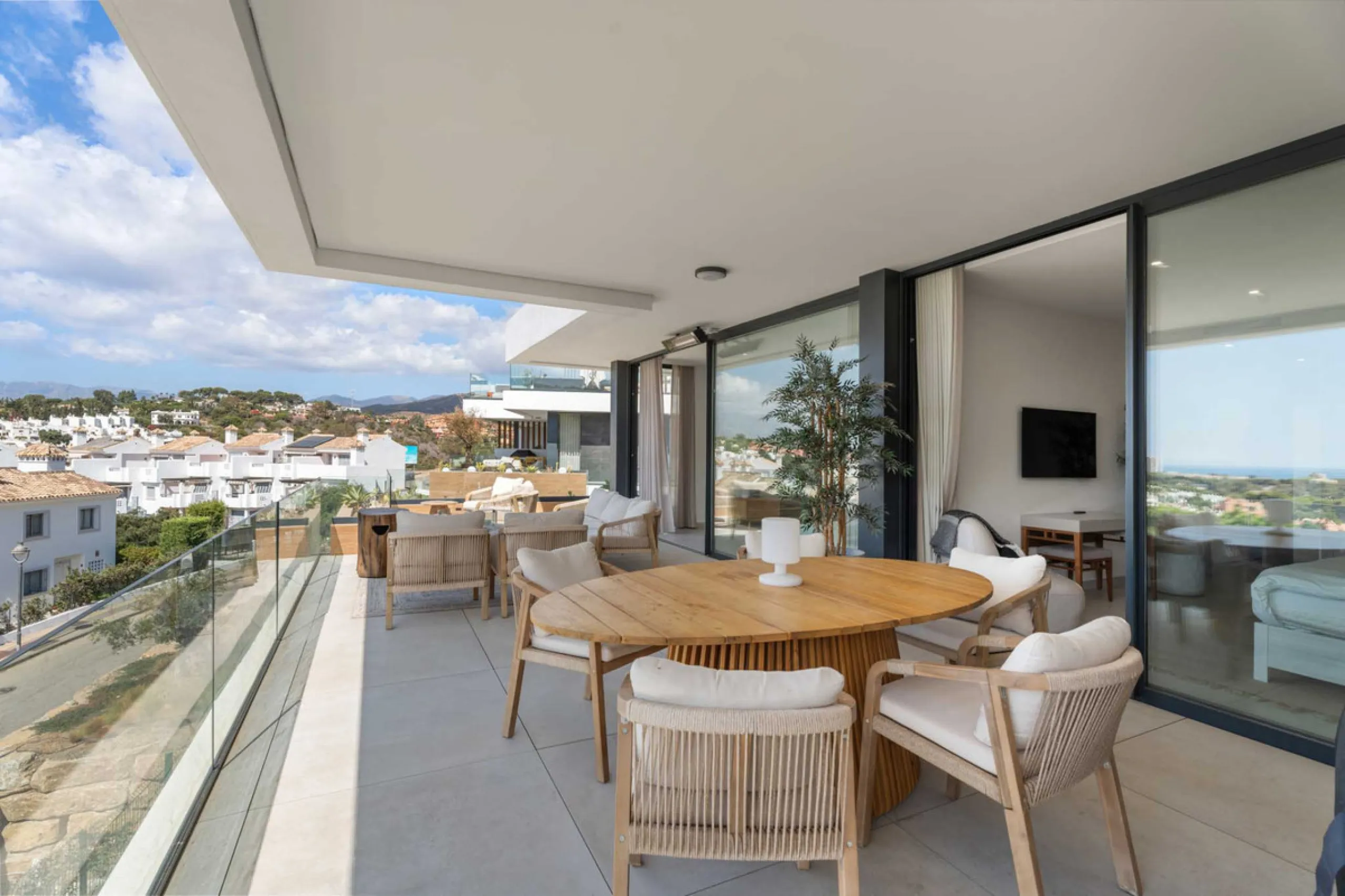 Apartment - Penthouse Duplex в продаже в Marbella, Málaga. В доме 3 спален и 3 ванных комнат. Площадь дома 173 м²
