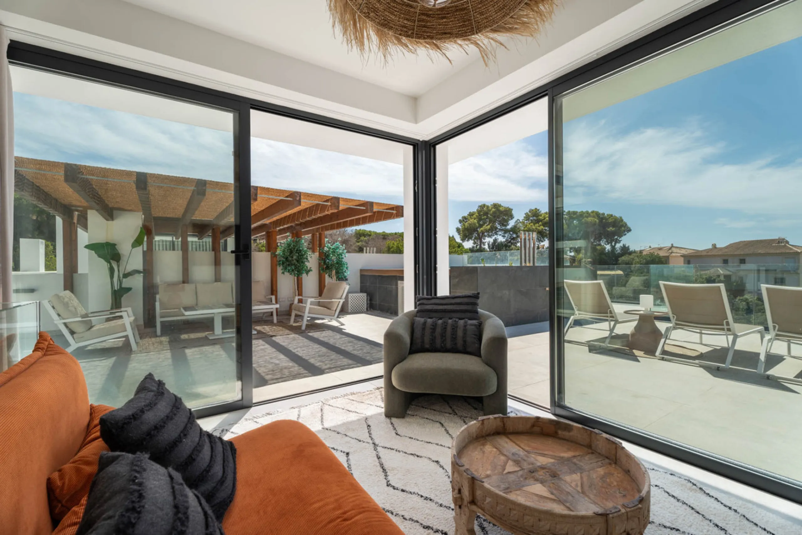 Apartment - Penthouse Duplex в продаже в Marbella, Málaga. В доме 3 спален и 3 ванных комнат. Площадь дома 173 м²