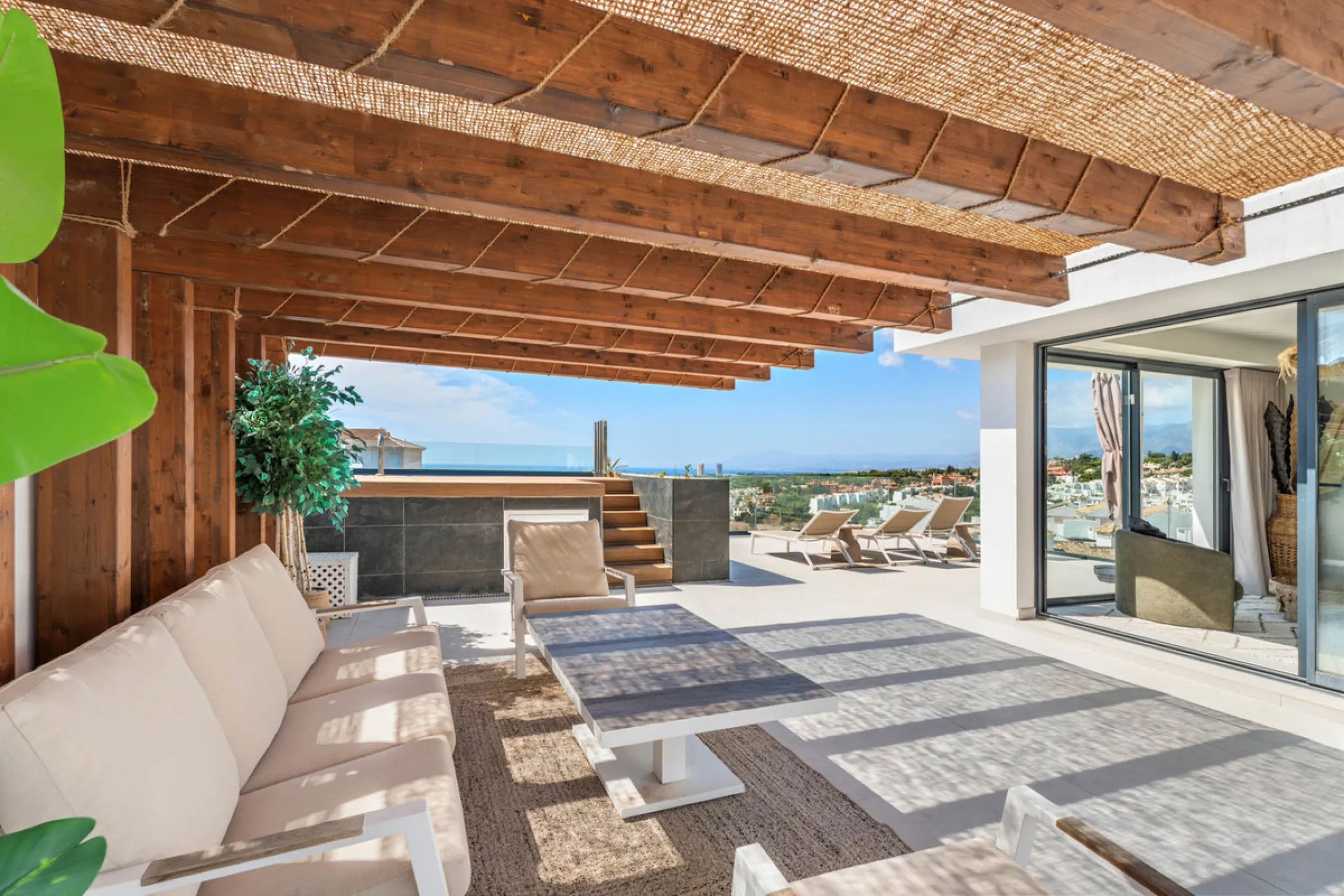 Apartment - Penthouse Duplex в продаже в Marbella, Málaga. В доме 3 спален и 3 ванных комнат. Площадь дома 173 м²