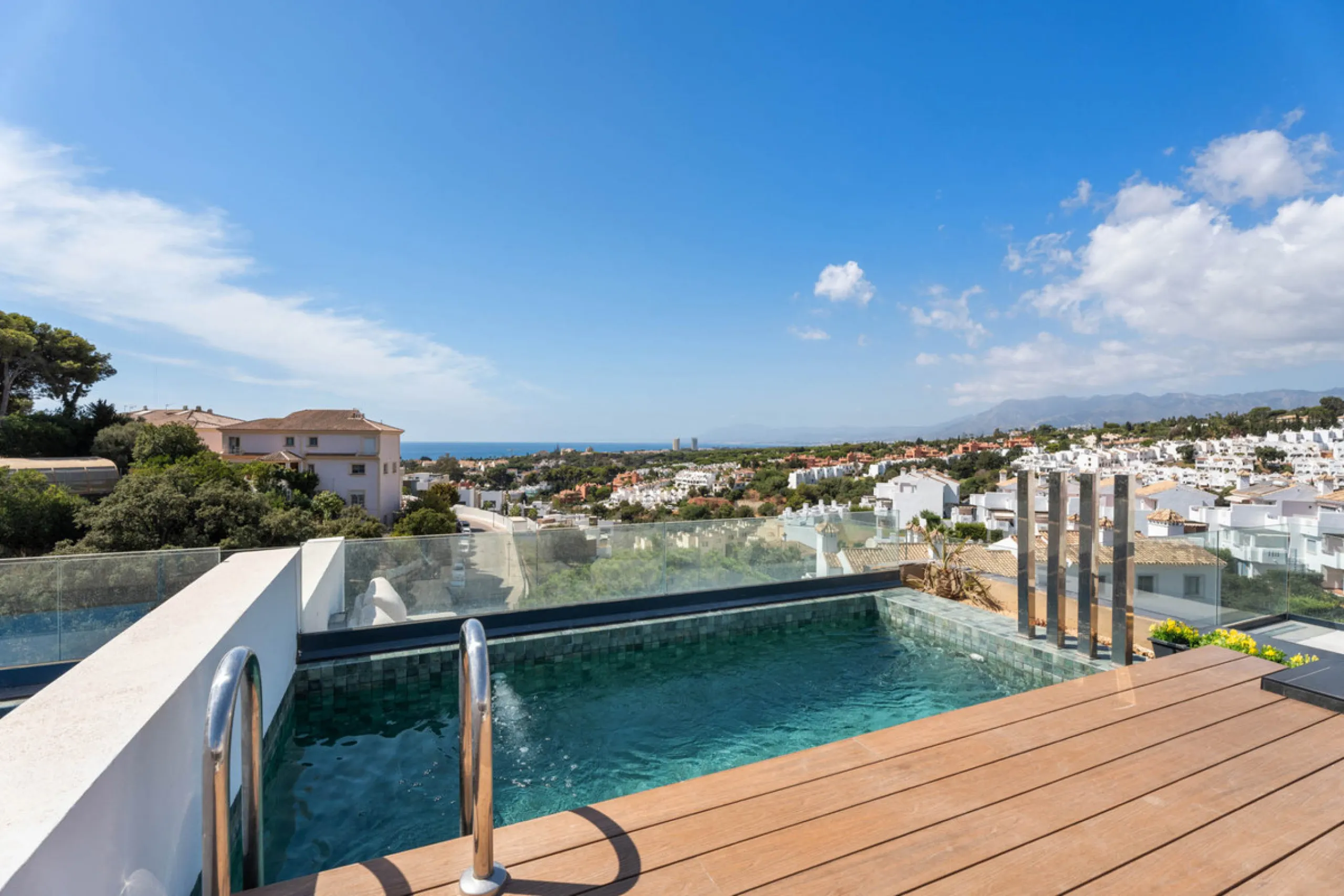 Apartment - Penthouse Duplex в продаже в Marbella, Málaga. В доме 3 спален и 3 ванных комнат. Площадь дома 173 м²