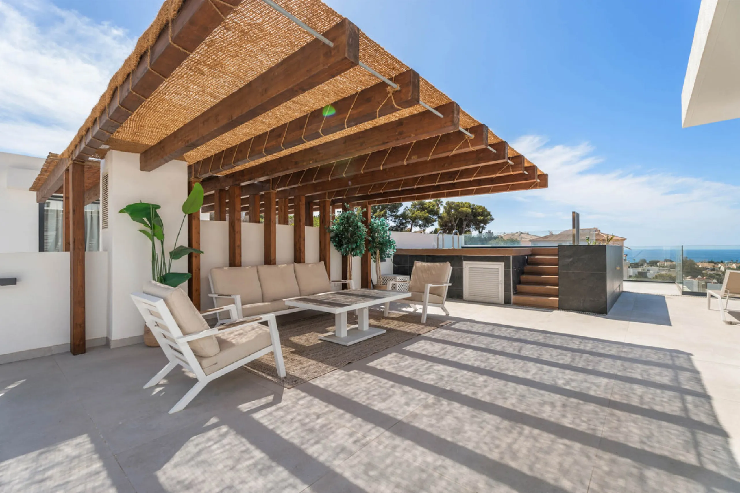 Apartment - Penthouse Duplex в продаже в Marbella, Málaga. В доме 3 спален и 3 ванных комнат. Площадь дома 173 м²