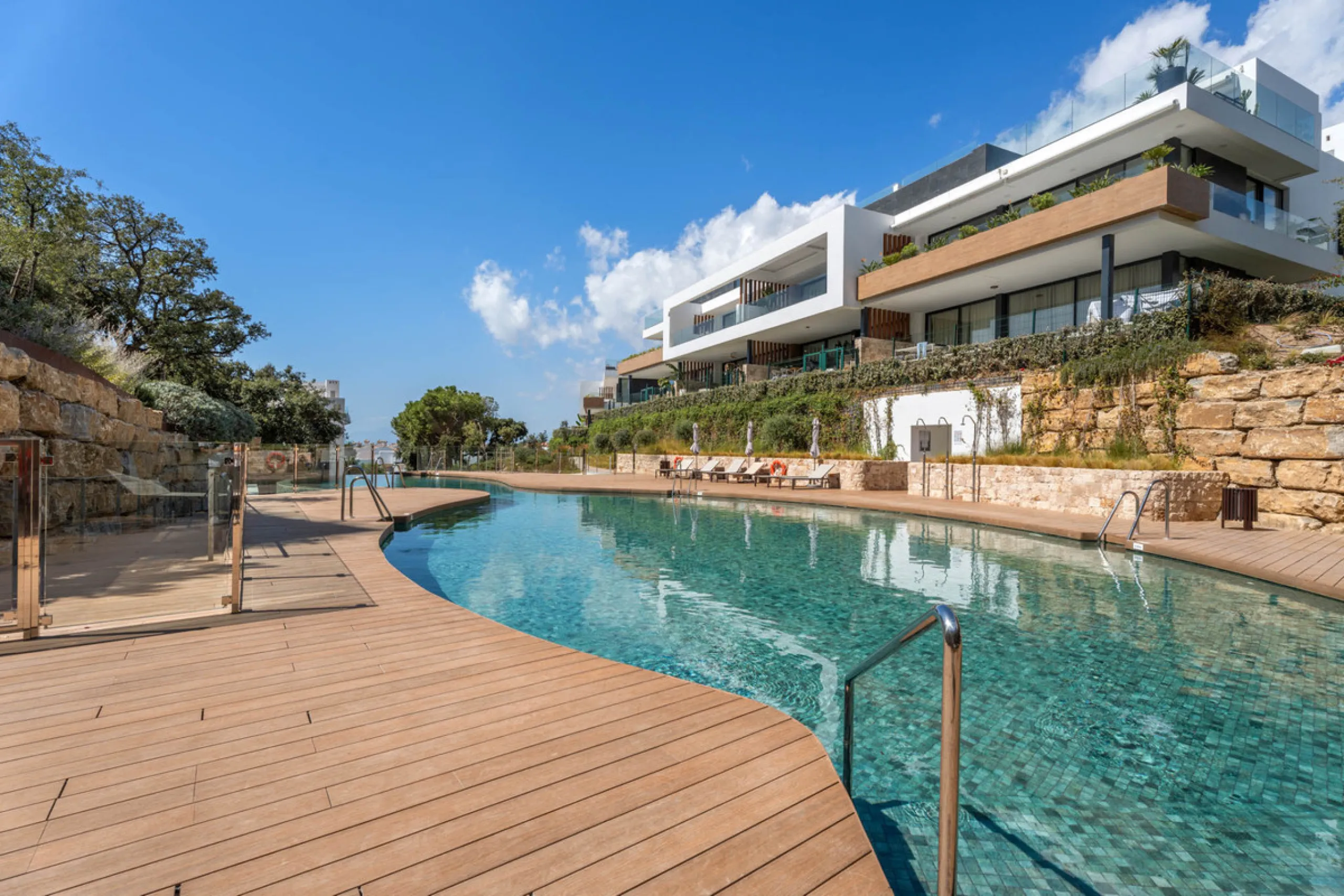 Apartment - Penthouse Duplex в продаже в Marbella, Málaga. В доме 3 спален и 3 ванных комнат. Площадь дома 173 м²