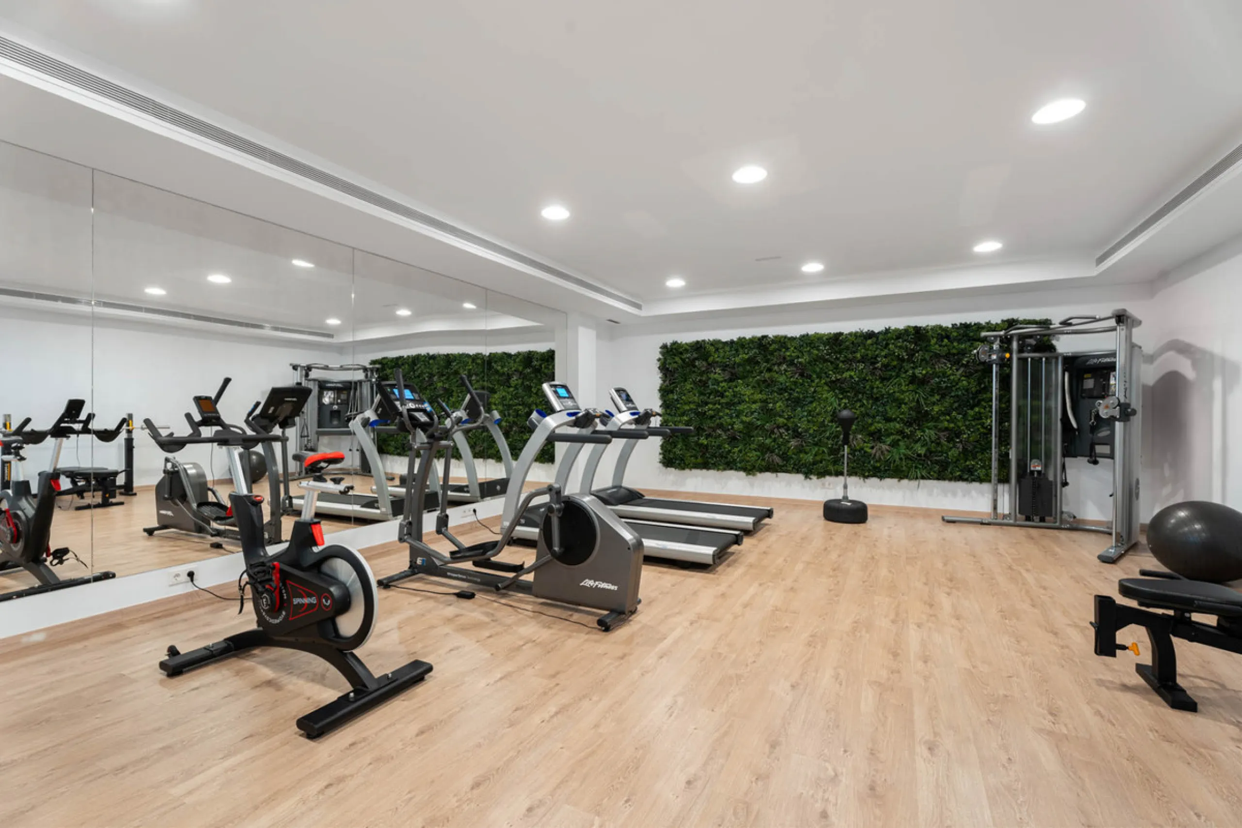 Apartment - Penthouse Duplex в продаже в Marbella, Málaga. В доме 3 спален и 3 ванных комнат. Площадь дома 173 м²