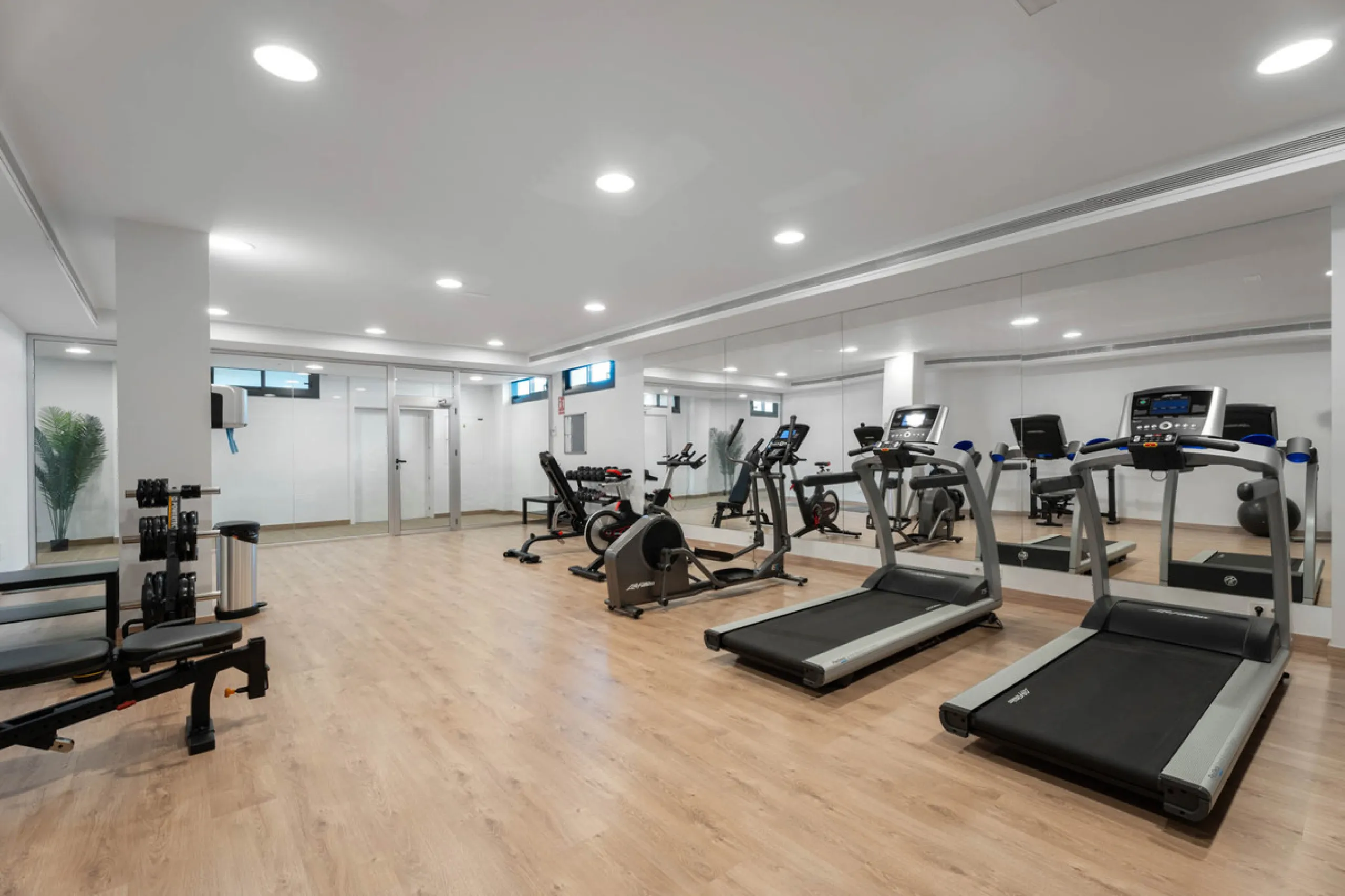 Apartment - Penthouse Duplex в продаже в Marbella, Málaga. В доме 3 спален и 3 ванных комнат. Площадь дома 173 м²