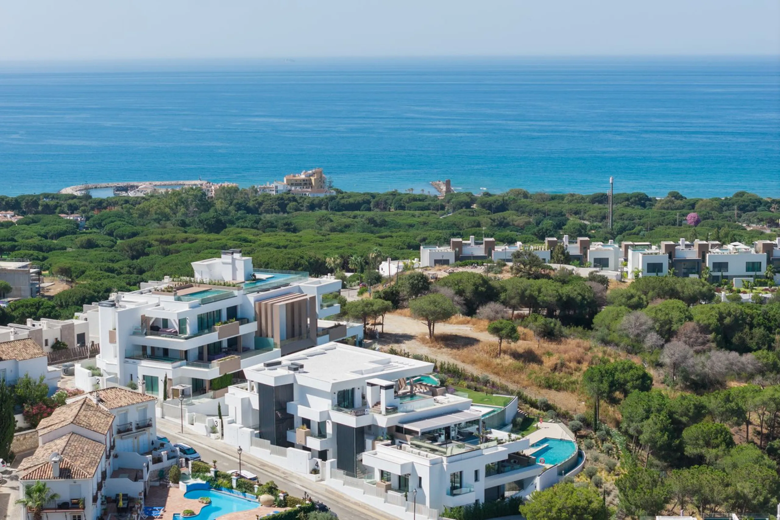 Unique property located in one of the most exclusive Boutique complexes in Marbella East, Marbella Sunset, right above the UNESCO protected Artola sand dunes and just a few steps from the golf course.