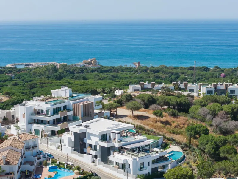 Unique property located in one of the most exclusive Boutique complexes in Marbella East, Marbella Sunset, right above the UNESCO protected Artola sand dunes and just a few steps from the golf course.
