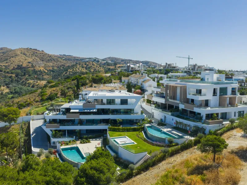 Unique property located in one of the most exclusive Boutique complexes in Marbella East, Marbella Sunset, right above the UNESCO protected Artola sand dunes and just a few steps from the golf course.