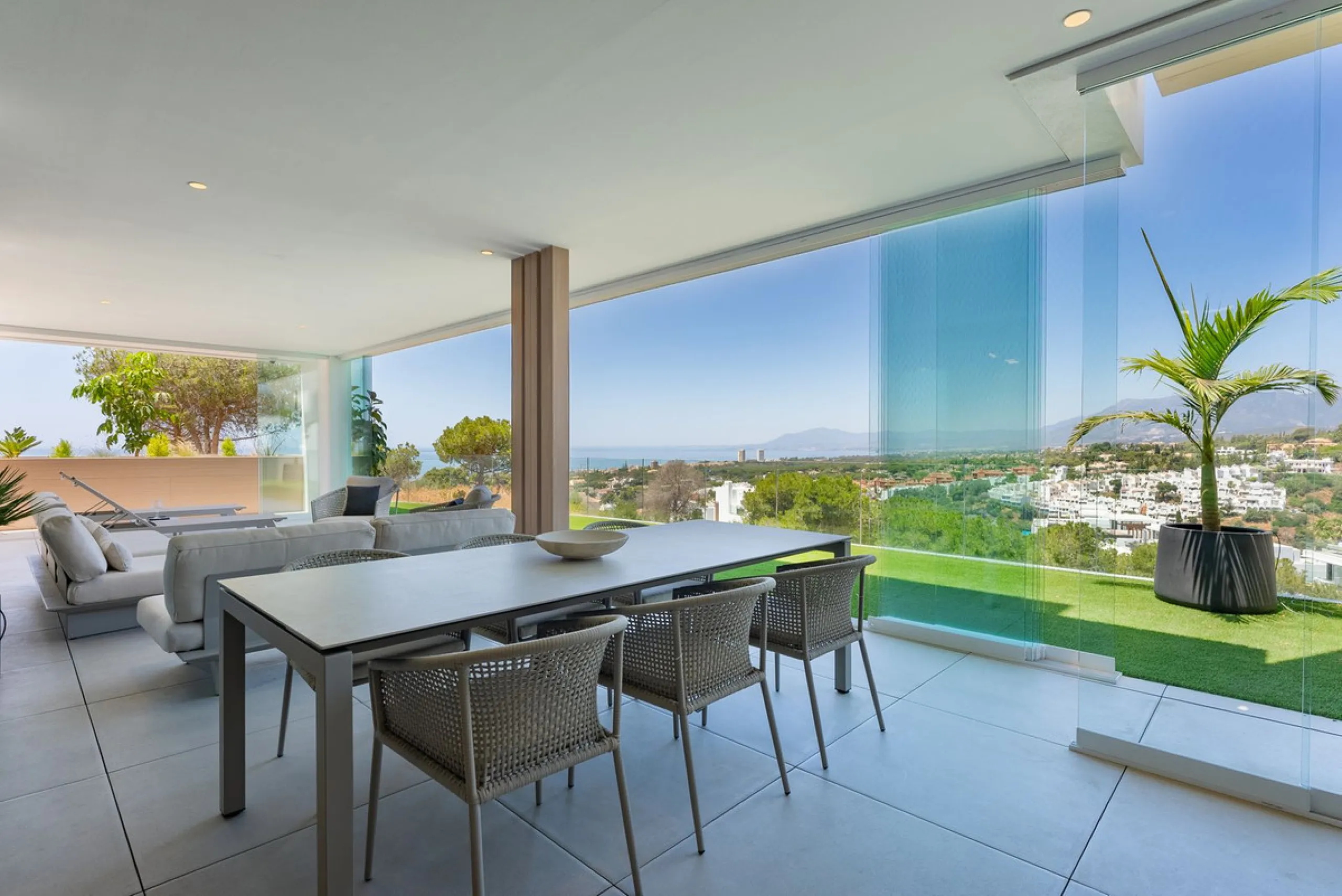 Unique property located in one of the most exclusive Boutique complexes in Marbella East, Marbella Sunset, right above the UNESCO protected Artola sand dunes and just a few steps from the golf course.