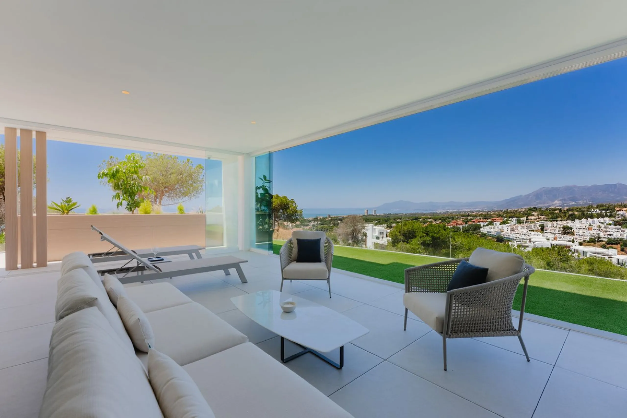 Unique property located in one of the most exclusive Boutique complexes in Marbella East, Marbella Sunset, right above the UNESCO protected Artola sand dunes and just a few steps from the golf course.