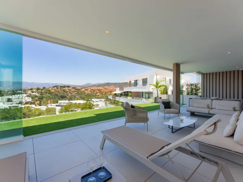 Unique property located in one of the most exclusive Boutique complexes in Marbella East, Marbella Sunset, right above the UNESCO protected Artola sand dunes and just a few steps from the golf course.