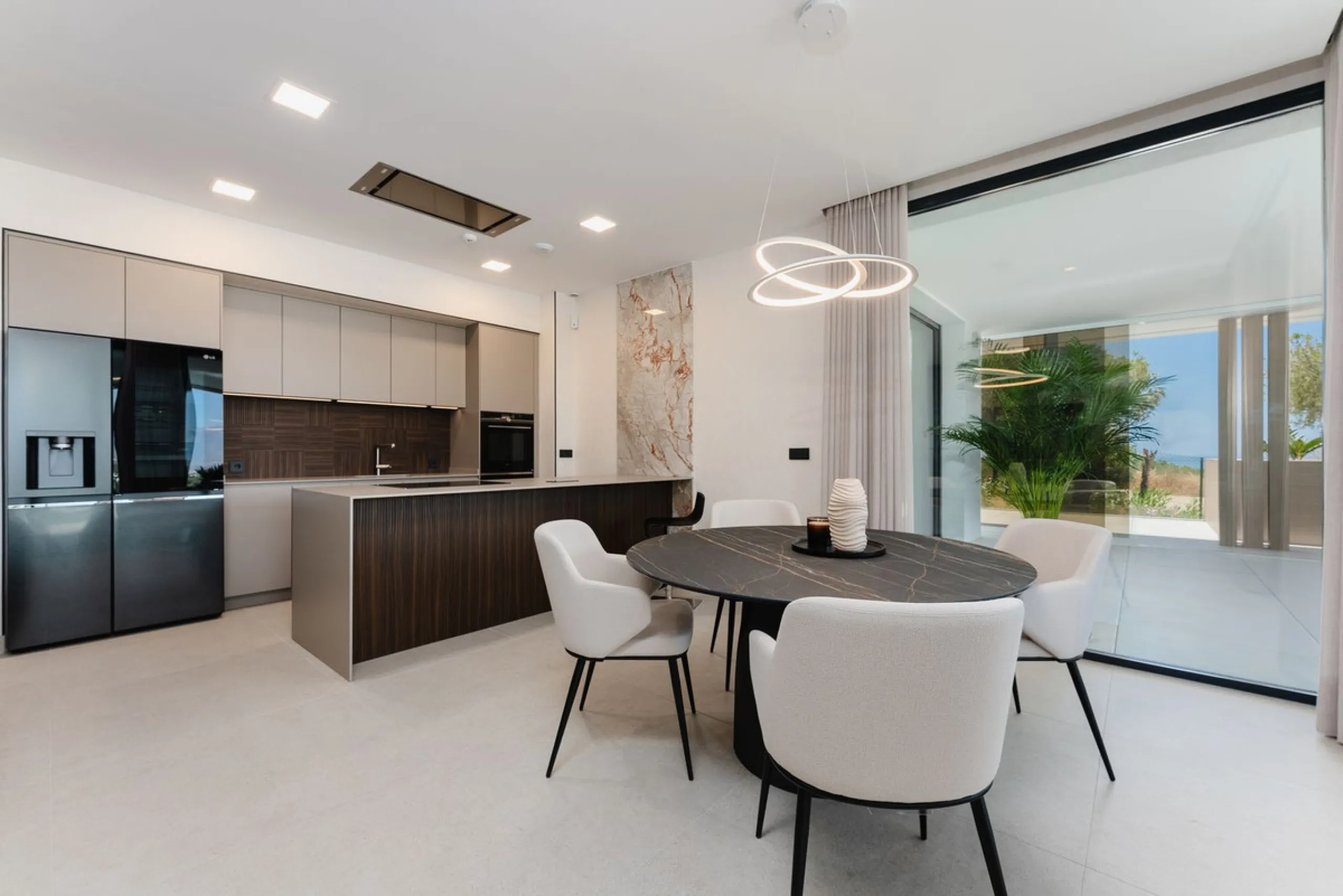 Unique property located in one of the most exclusive Boutique complexes in Marbella East, Marbella Sunset, right above the UNESCO protected Artola sand dunes and just a few steps from the golf course.