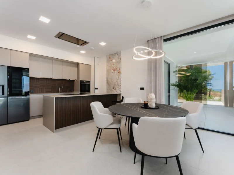Unique property located in one of the most exclusive Boutique complexes in Marbella East, Marbella Sunset, right above the UNESCO protected Artola sand dunes and just a few steps from the golf course.