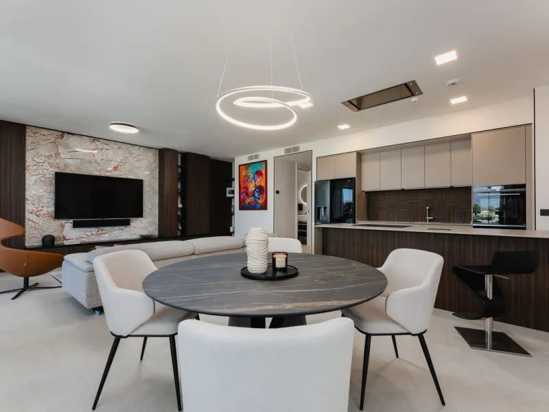 Unique property located in one of the most exclusive Boutique complexes in Marbella East, Marbella Sunset, right above the UNESCO protected Artola sand dunes and just a few steps from the golf course.