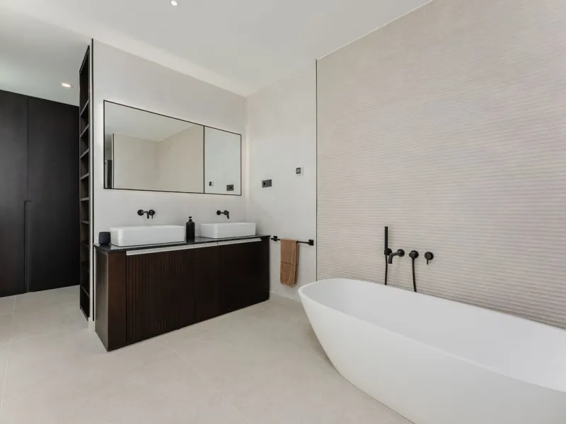 Unique property located in one of the most exclusive Boutique complexes in Marbella East, Marbella Sunset, right above the UNESCO protected Artola sand dunes and just a few steps from the golf course.