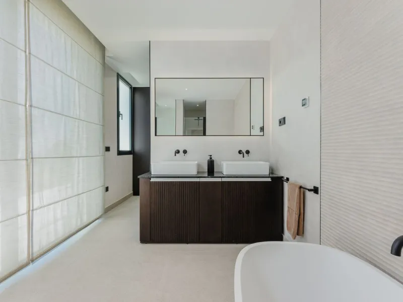 Unique property located in one of the most exclusive Boutique complexes in Marbella East, Marbella Sunset, right above the UNESCO protected Artola sand dunes and just a few steps from the golf course.