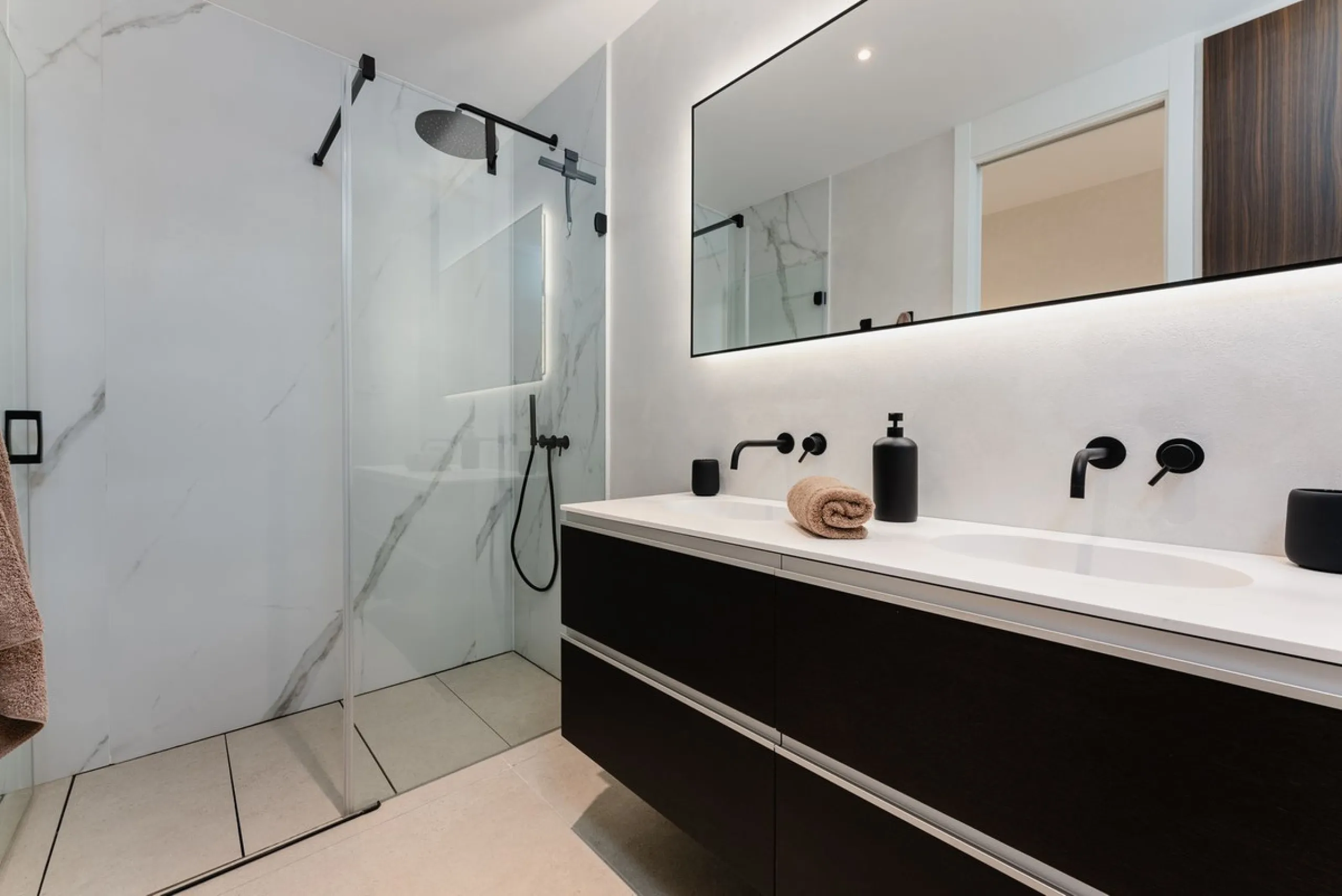Unique property located in one of the most exclusive Boutique complexes in Marbella East, Marbella Sunset, right above the UNESCO protected Artola sand dunes and just a few steps from the golf course.