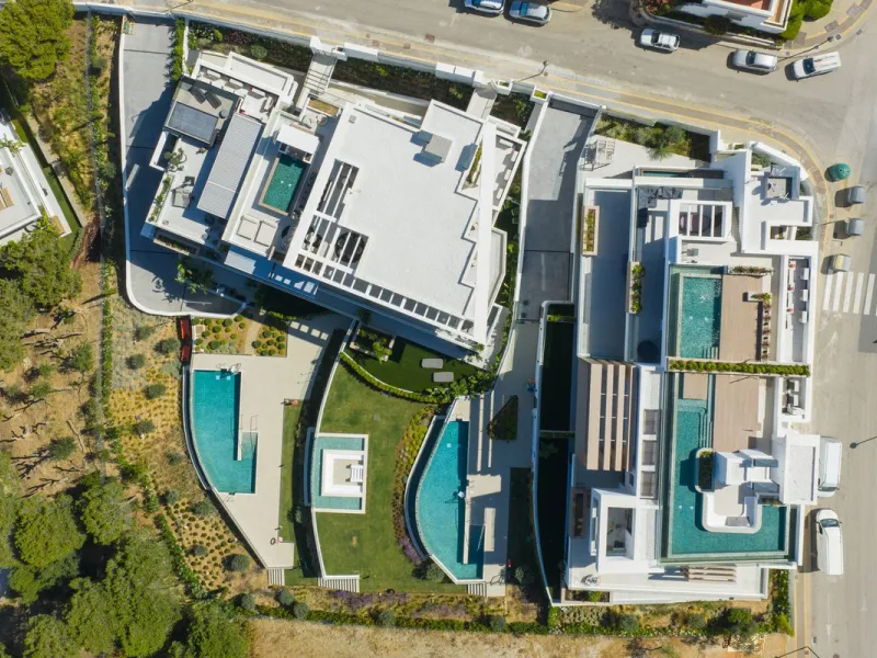 Unique property located in one of the most exclusive Boutique complexes in Marbella East, Marbella Sunset, right above the UNESCO protected Artola sand dunes and just a few steps from the golf course.