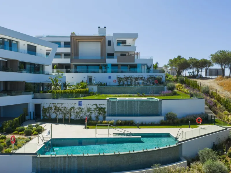 Unique property located in one of the most exclusive Boutique complexes in Marbella East, Marbella Sunset, right above the UNESCO protected Artola sand dunes and just a few steps from the golf course.