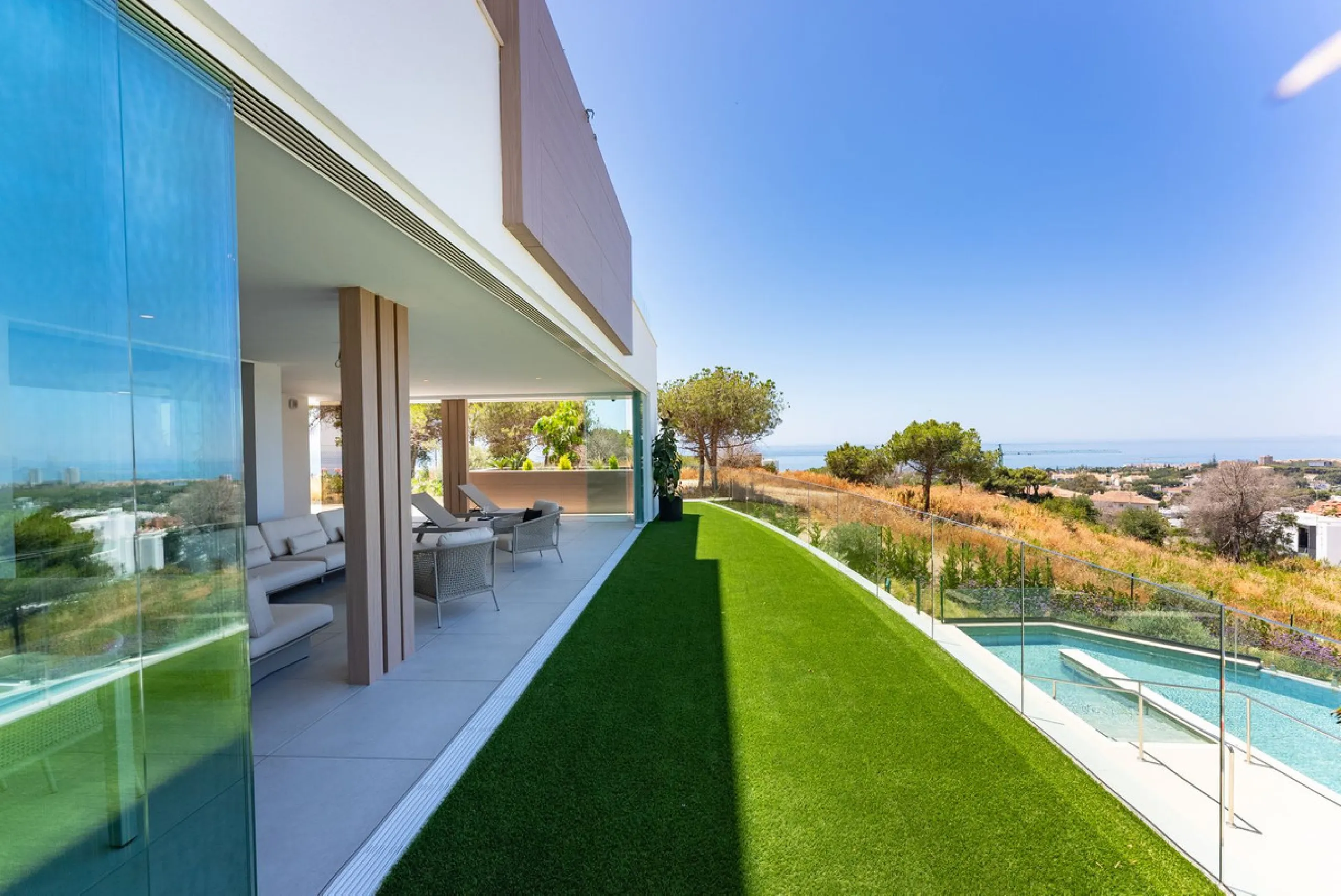 Unique property located in one of the most exclusive Boutique complexes in Marbella East, Marbella Sunset, right above the UNESCO protected Artola sand dunes and just a few steps from the golf course.