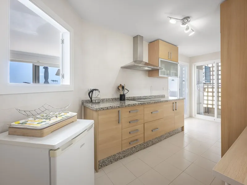 Sea views and 3 bedrooms is offering this exclusive apartment in Elviria Alta / La Mairena and enchants with breathtaking panoramic views over the sea and the mountains – a place where peace, nature, and the Mediterranean lifestyle blend in perfect harmon