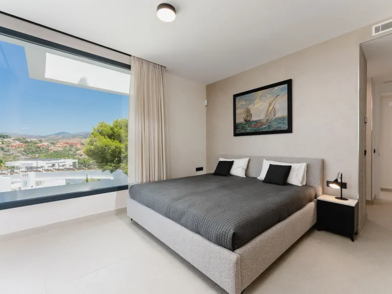 This apartment in Marbella combines a privileged location, careful design, and a protected natural environment.