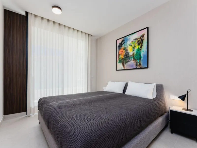This apartment in Marbella combines a privileged location, careful design, and a protected natural environment.