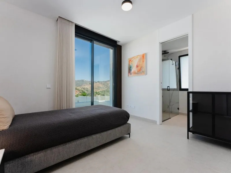 This apartment in Marbella combines a privileged location, careful design, and a protected natural environment.