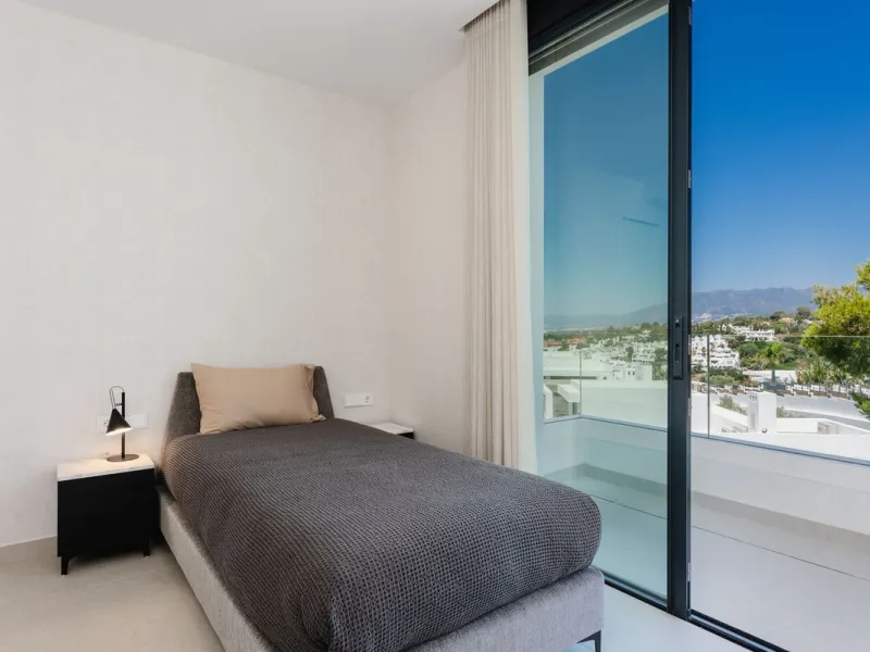 This apartment in Marbella combines a privileged location, careful design, and a protected natural environment.