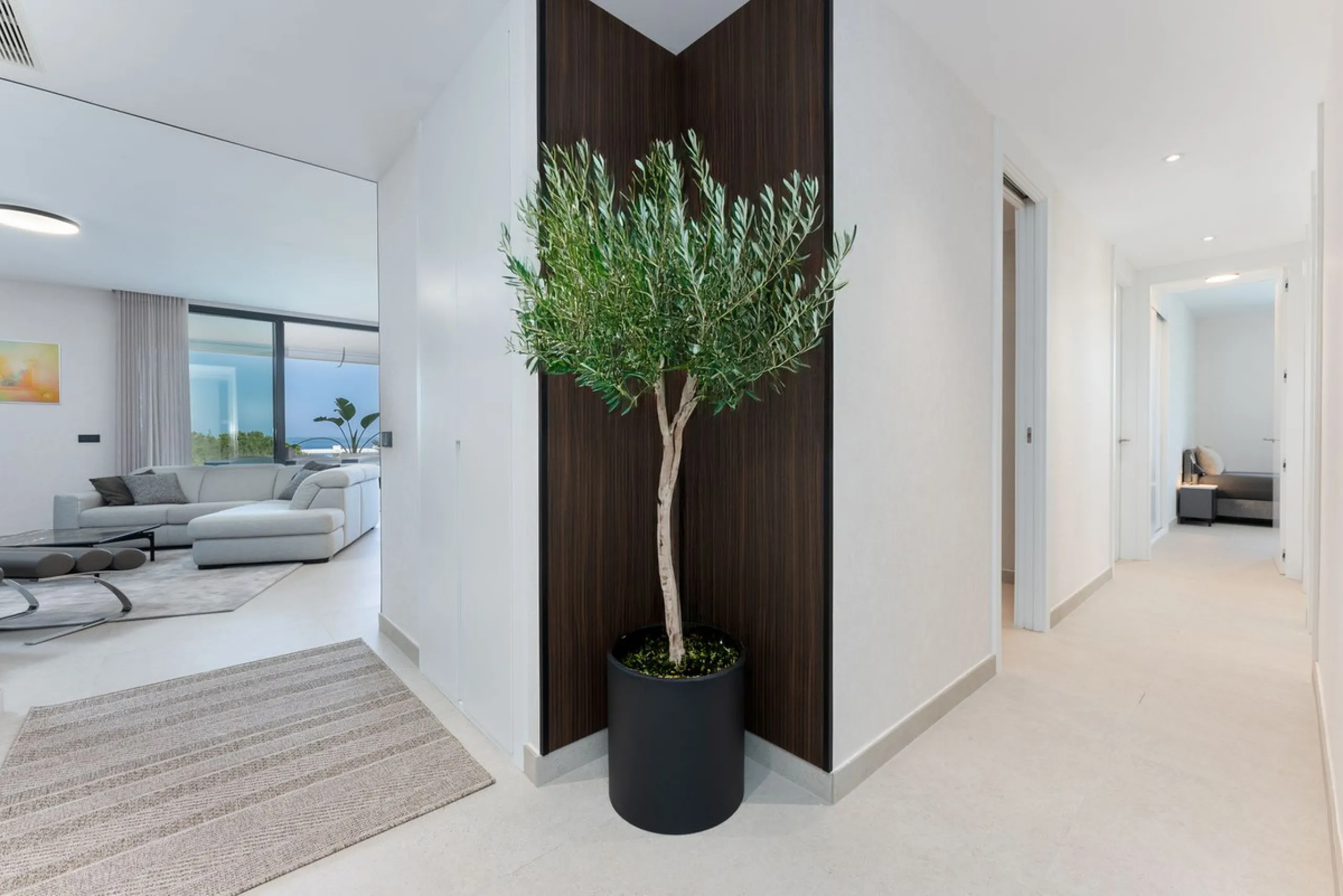 This apartment in Marbella combines a privileged location, careful design, and a protected natural environment.