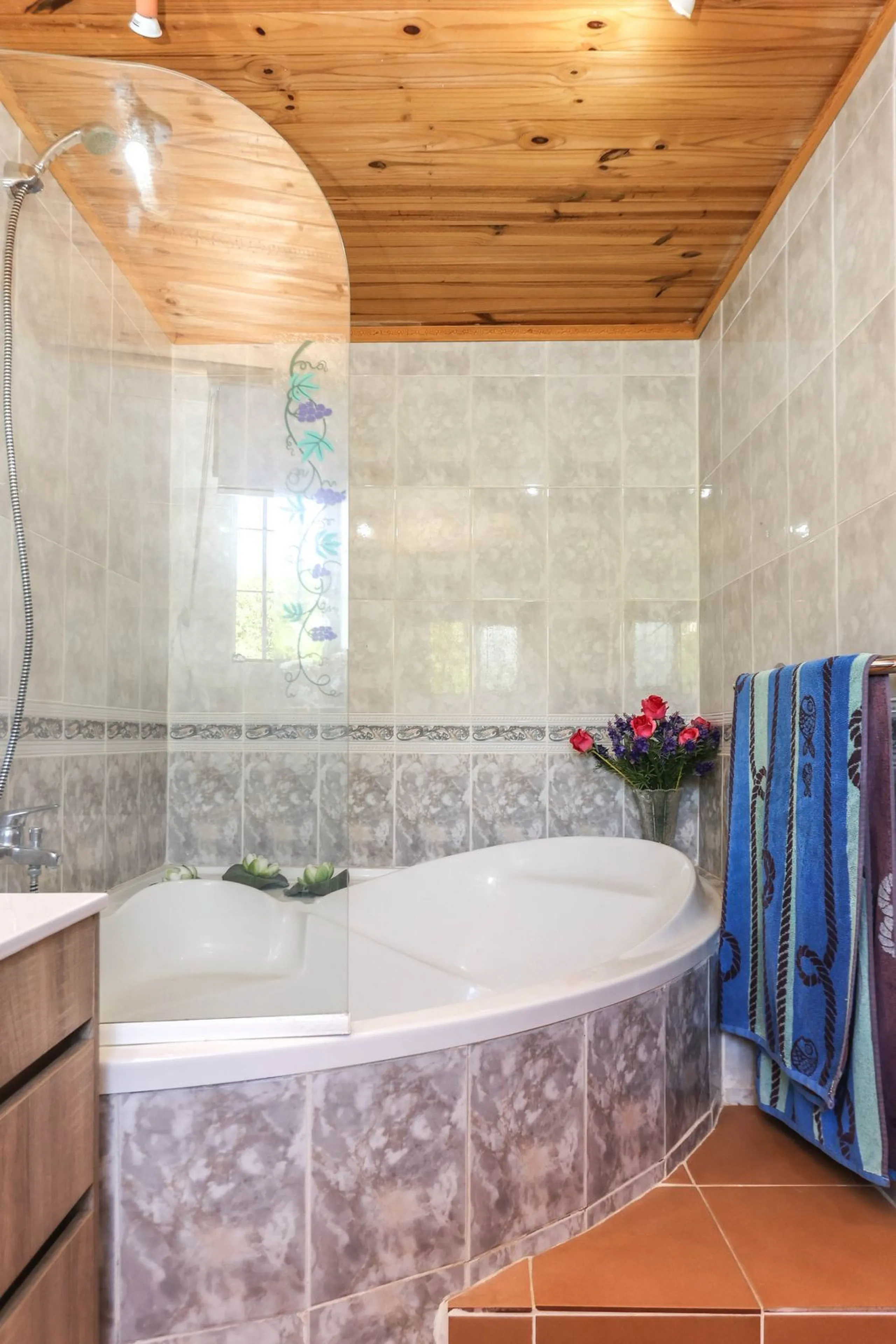 Geräumige Villa mit separatem Gästeappartement in ruhiger Lage