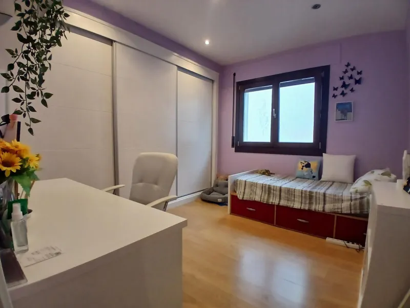 Beautiful detached villa situated in the heart of Los Pacos, ideally located near all amenities, the train station, and just a 5-minute walk to the gorgeous Los Boliches beaches. Built on two levels, the entrance is picturesque with a grand porch and beau