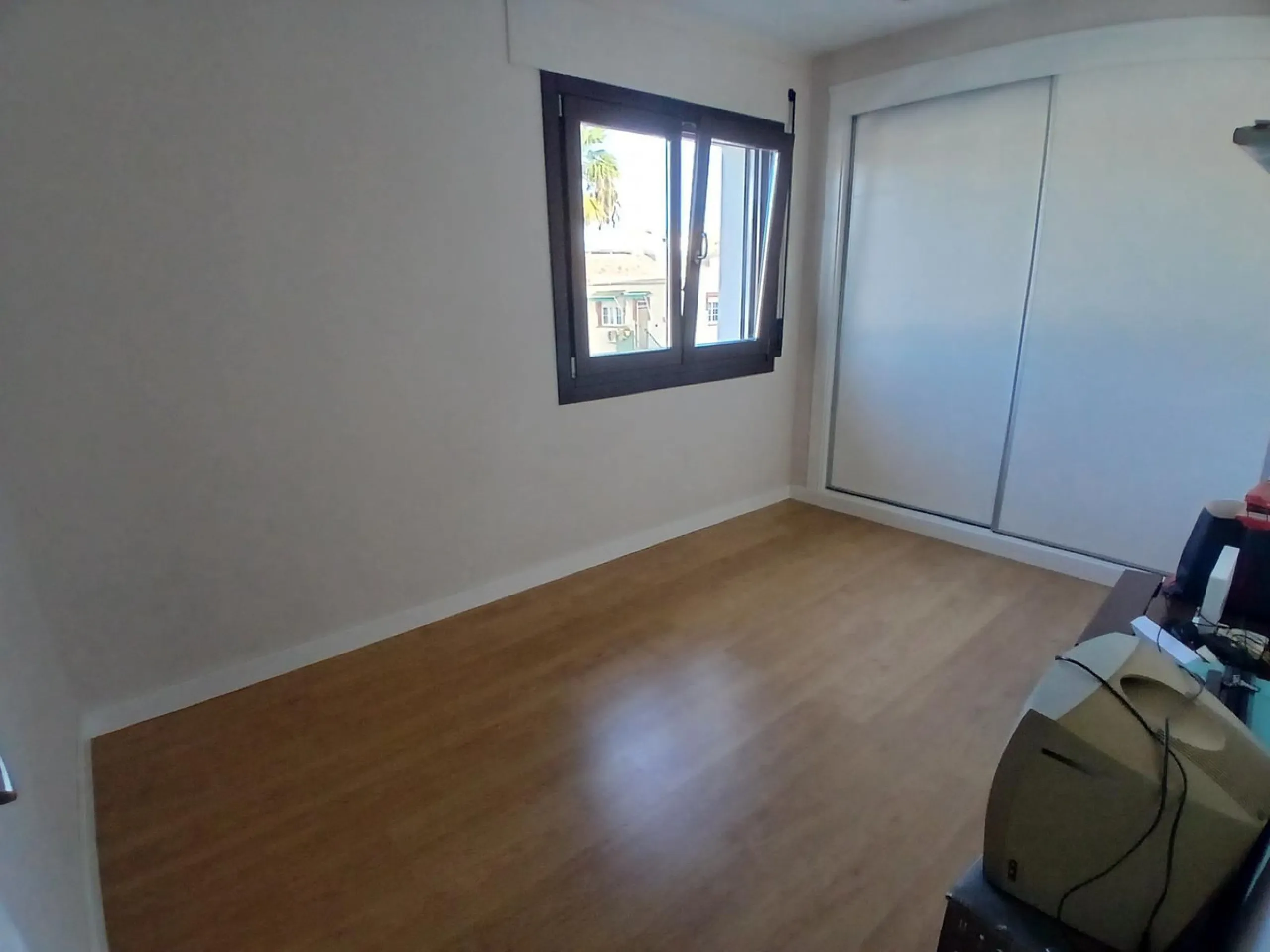 Beautiful detached villa situated in the heart of Los Pacos, ideally located near all amenities, the train station, and just a 5-minute walk to the gorgeous Los Boliches beaches. Built on two levels, the entrance is picturesque with a grand porch and beau