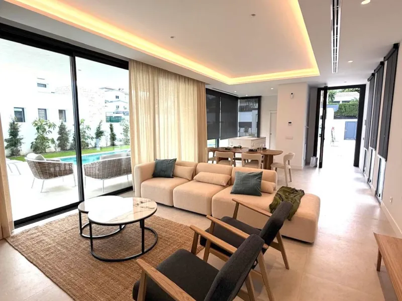 Discover the epitome of luxury living with this brand new villa situated in the prestigious Montebiarritz Atalaya. Ideally located just 10 minutes from the vibrant Puerto Banus and in close proximity to top private schools and essential amenities, this pr