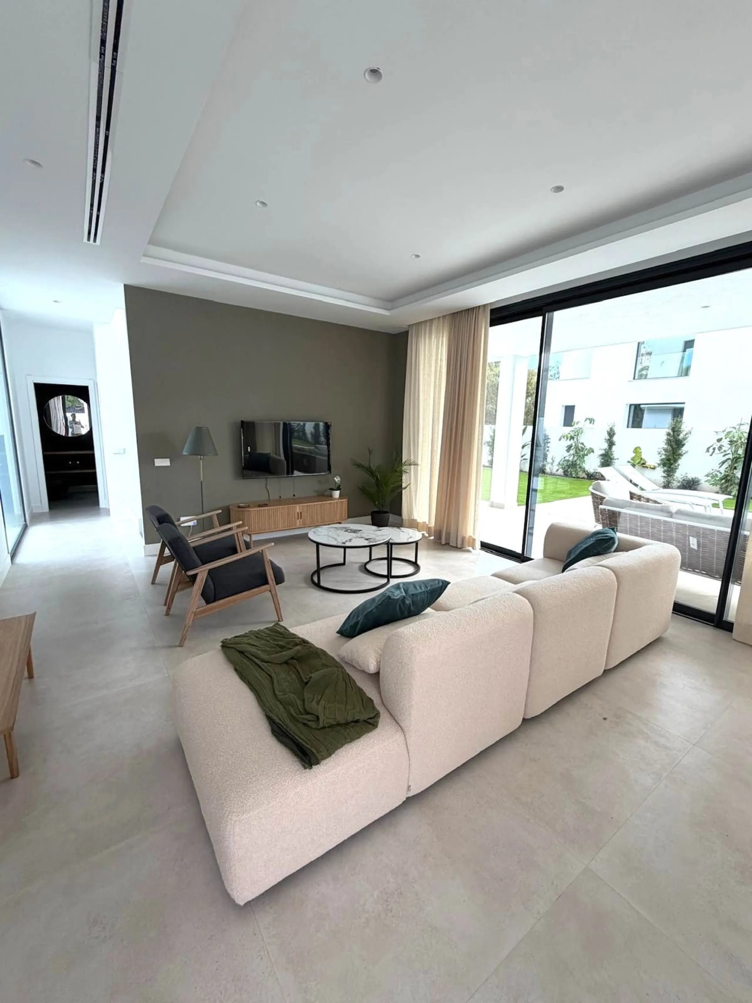 Discover the epitome of luxury living with this brand new villa situated in the prestigious Montebiarritz Atalaya. Ideally located just 10 minutes from the vibrant Puerto Banus and in close proximity to top private schools and essential amenities, this pr