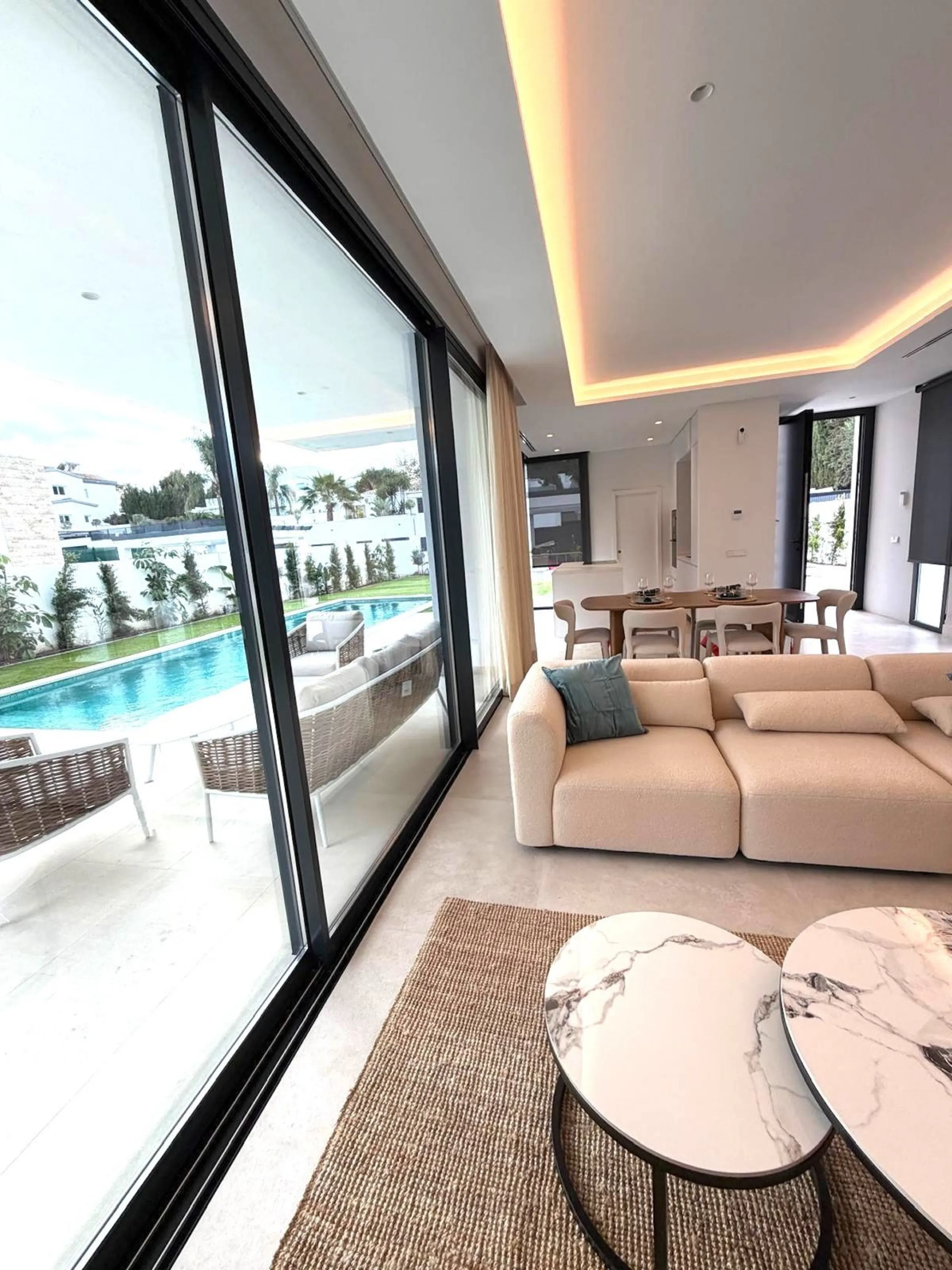 Discover the epitome of luxury living with this brand new villa situated in the prestigious Montebiarritz Atalaya. Ideally located just 10 minutes from the vibrant Puerto Banus and in close proximity to top private schools and essential amenities, this pr