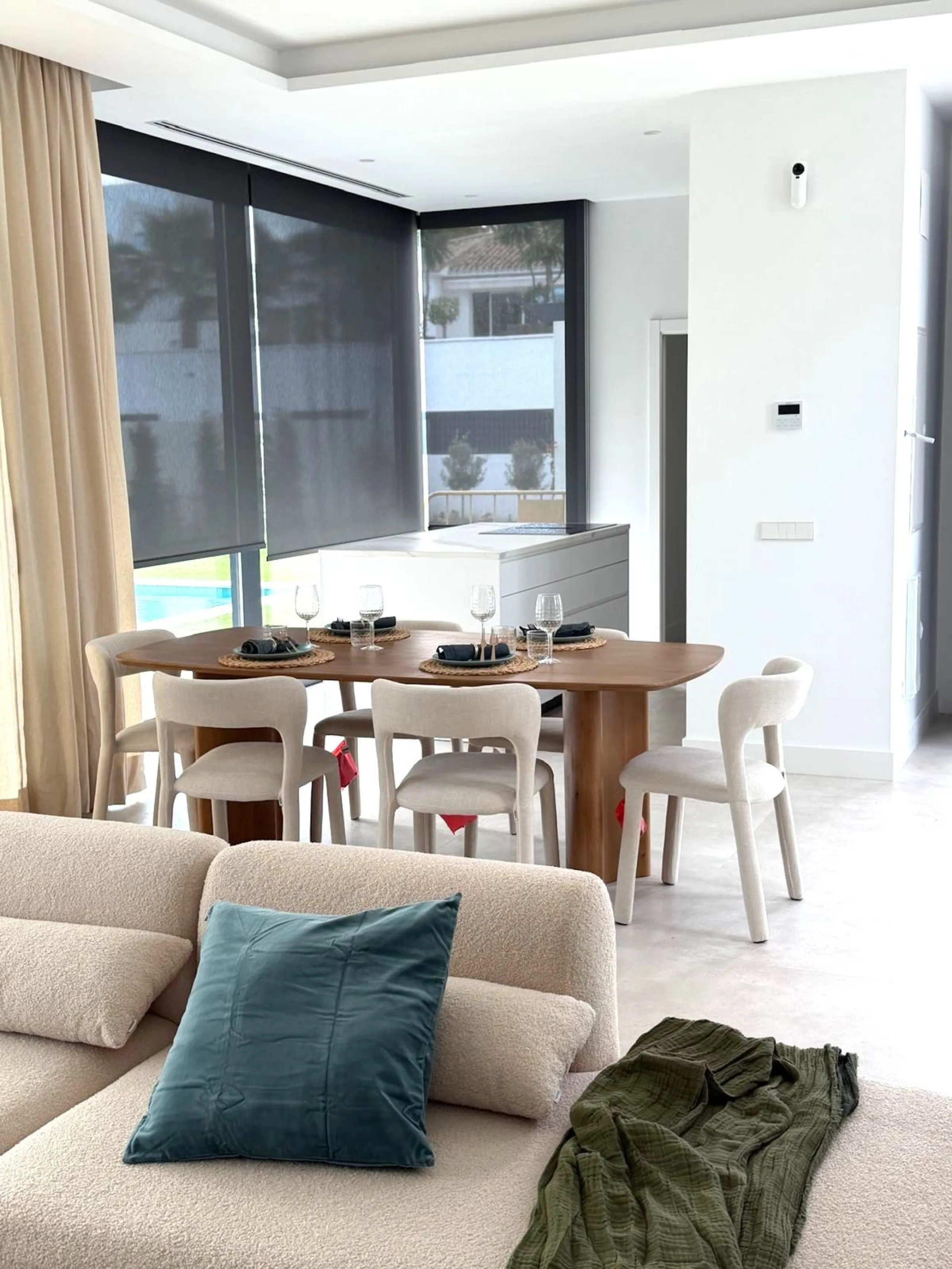 Discover the epitome of luxury living with this brand new villa situated in the prestigious Montebiarritz Atalaya. Ideally located just 10 minutes from the vibrant Puerto Banus and in close proximity to top private schools and essential amenities, this pr