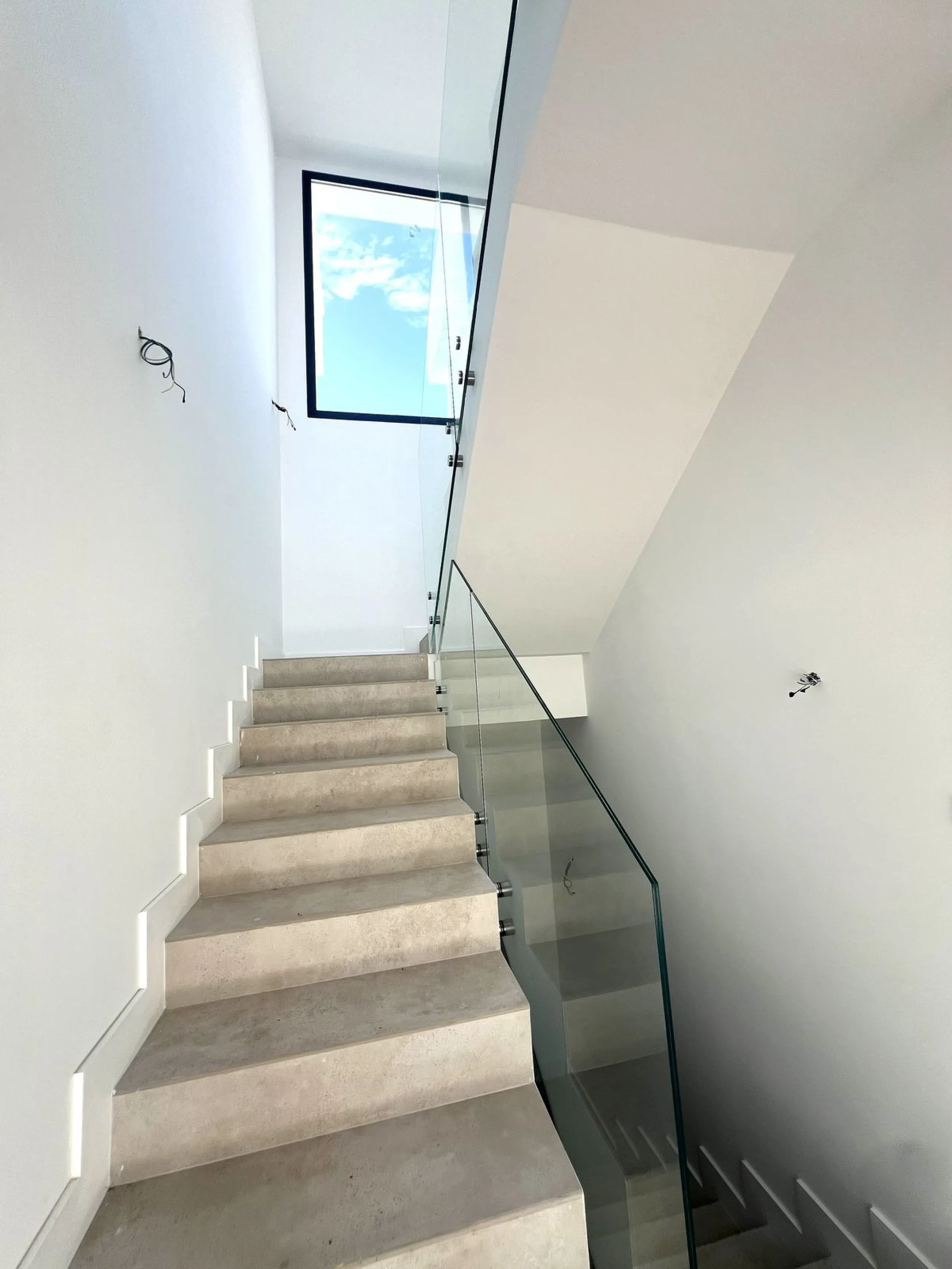 Discover the epitome of luxury living with this brand new villa situated in the prestigious Montebiarritz Atalaya. Ideally located just 10 minutes from the vibrant Puerto Banus and in close proximity to top private schools and essential amenities, this pr