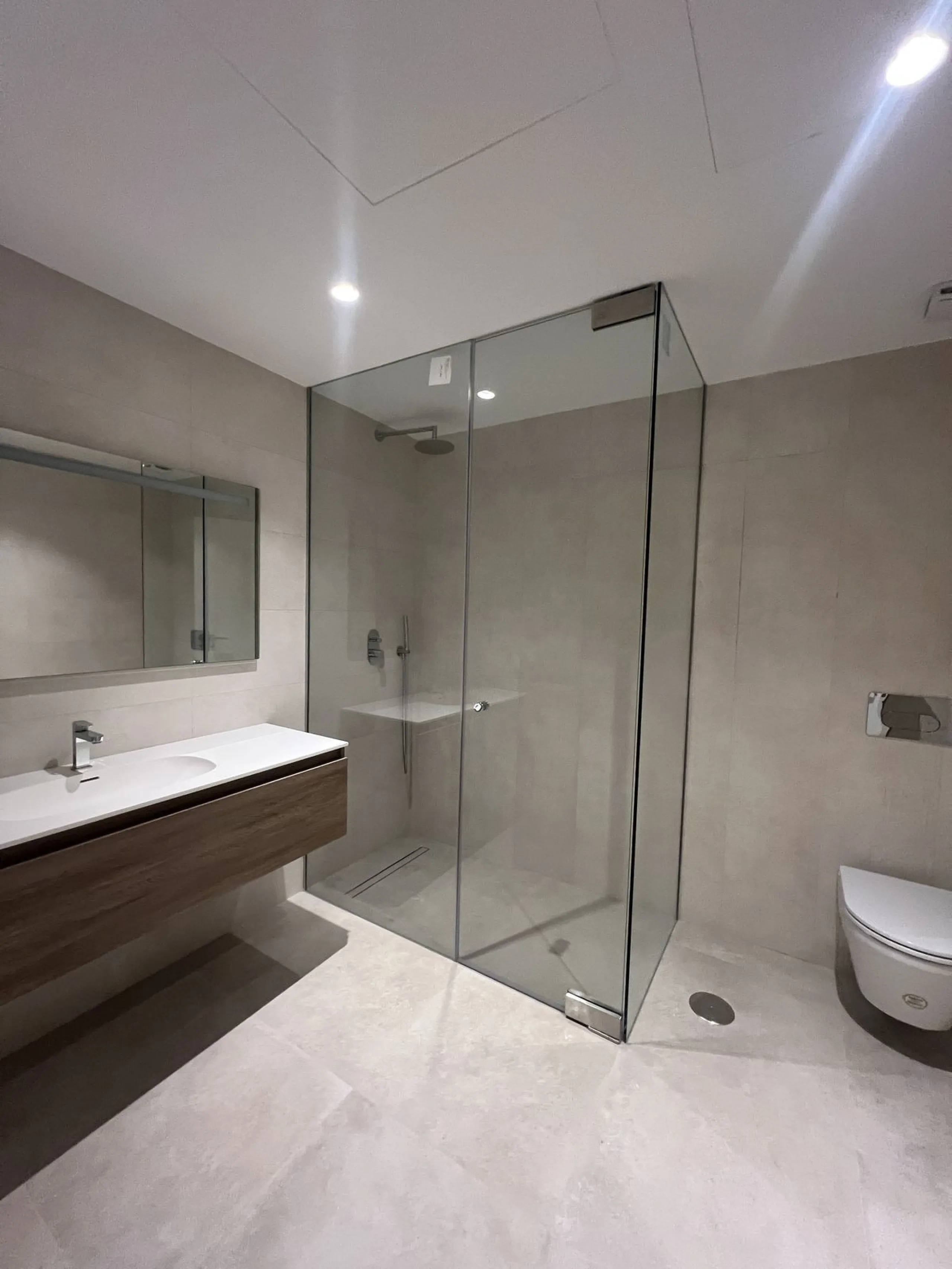 Discover the epitome of luxury living with this brand new villa situated in the prestigious Montebiarritz Atalaya. Ideally located just 10 minutes from the vibrant Puerto Banus and in close proximity to top private schools and essential amenities, this pr
