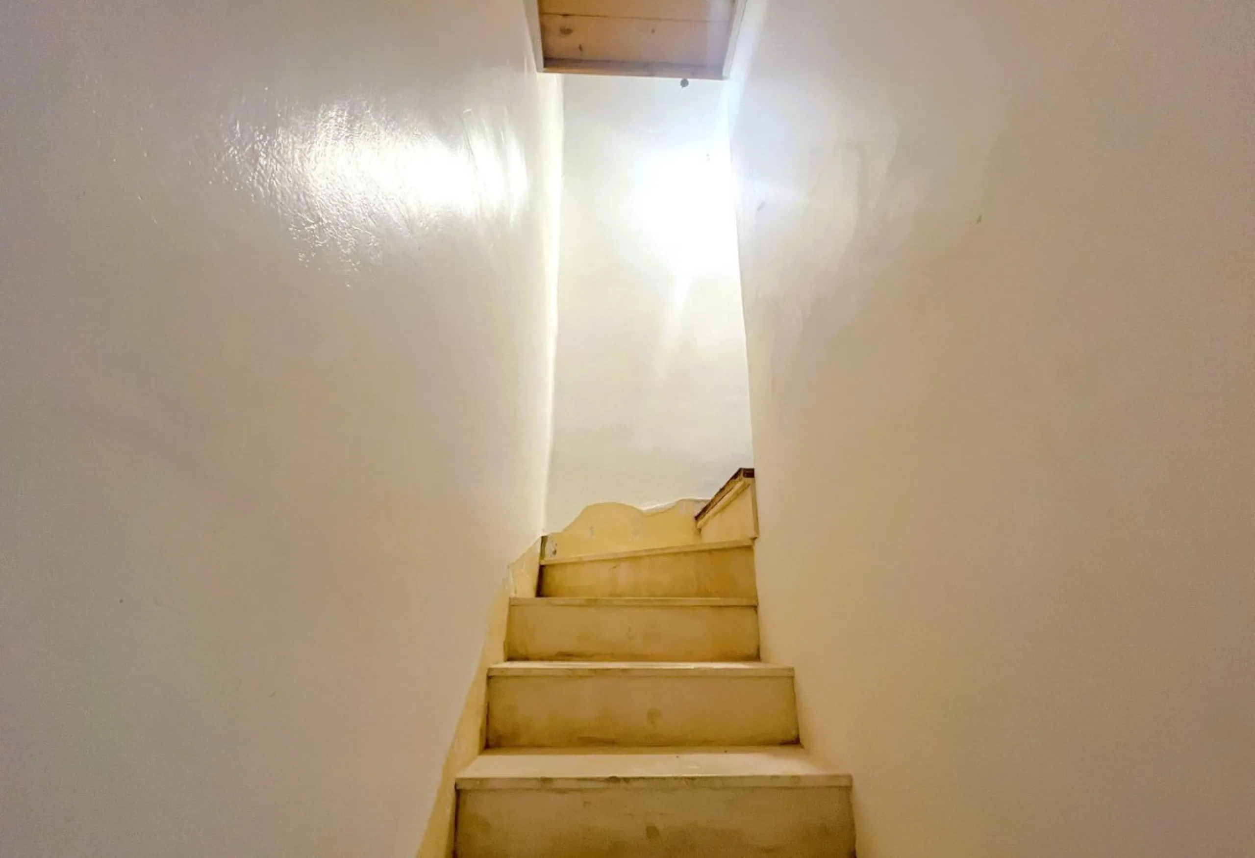 Imagine waking up every morning in a peaceful setting, surrounded by greenery, with the freedom of enjoying your own private outdoor space and the excitement of shaping a home just the way you envision it. This charming semi-detached house in the gated Ma