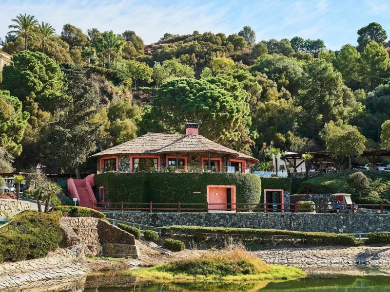 UNIQUE PLOT WITH SEA VIEWS IN MARBELLA CLUB GOLF