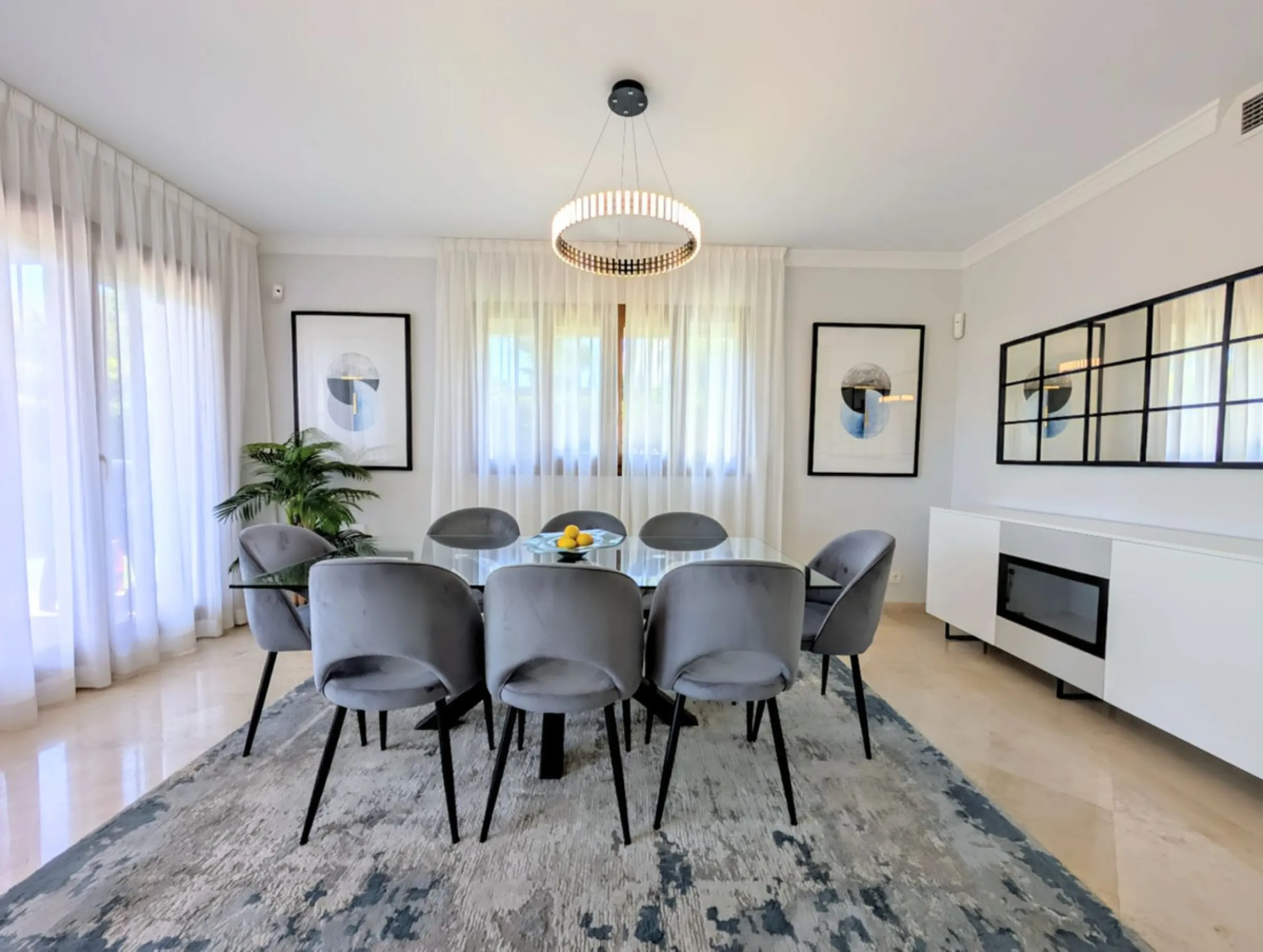 Exclusive semi-detached house in a gated residentail community Paraíso Hills. Built to high standards in pleasant Mediterranean style, this elegant house is distributed over three levels with ample living areas and several terraces including amazing rooft