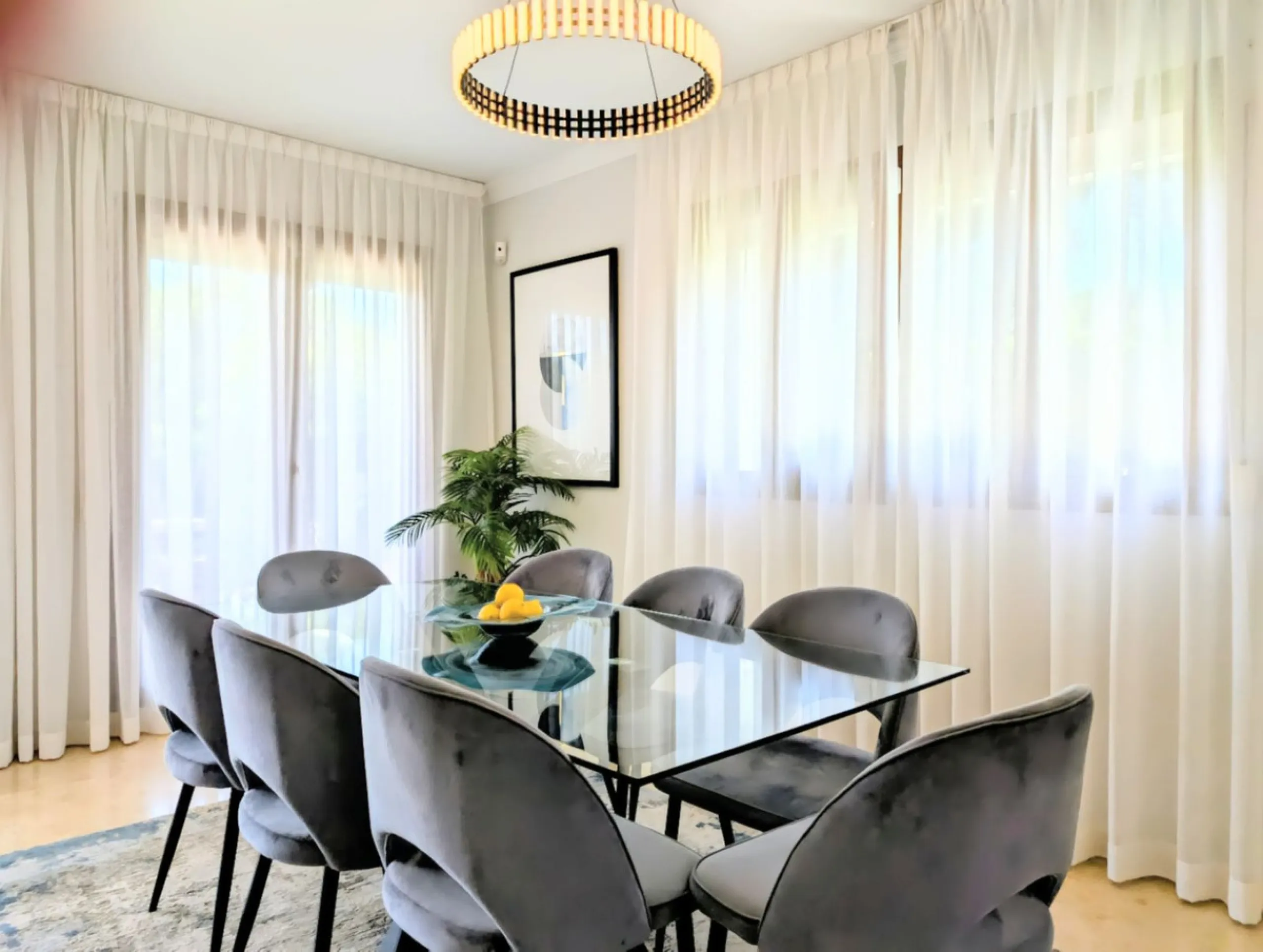 Exclusive semi-detached house in a gated residentail community Paraíso Hills. Built to high standards in pleasant Mediterranean style, this elegant house is distributed over three levels with ample living areas and several terraces including amazing rooft