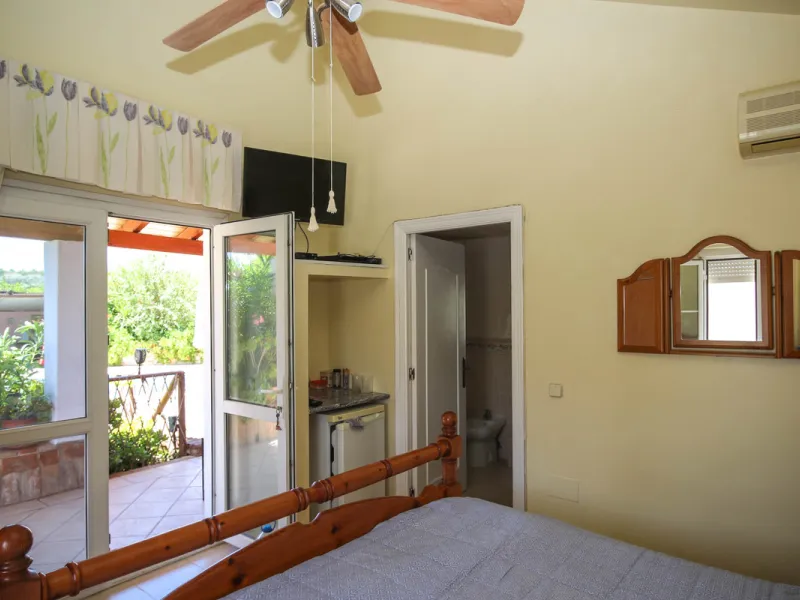 Geräumige Villa mit separatem Gästeappartement in ruhiger Lage