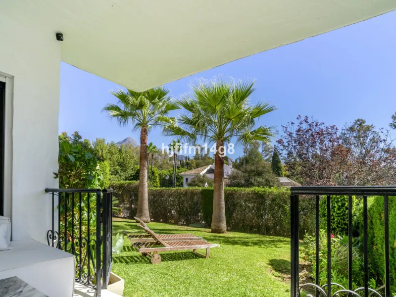 Apartment - Ground Floor Apartment в продаже в Marbella, Málaga. В доме 3 спален и 2 ванных комнат. Площадь дома 99 м²