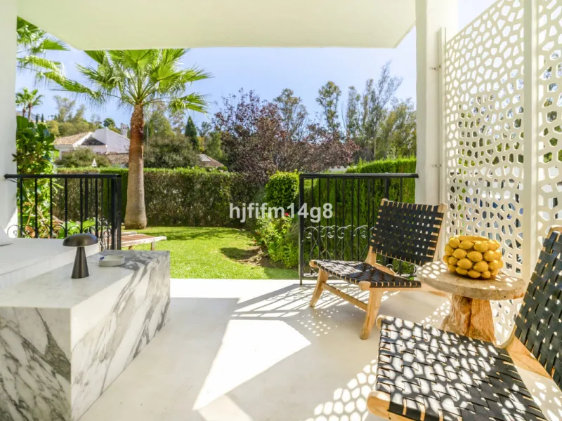 Apartment - Ground Floor Apartment в продаже в Marbella, Málaga. В доме 3 спален и 2 ванных комнат. Площадь дома 99 м²